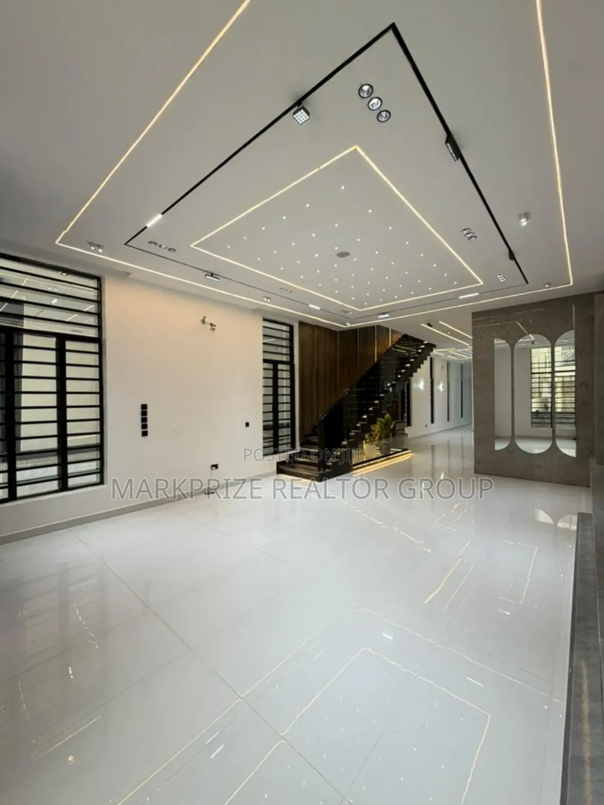 5bdrm Duplex in Chevron Lekki Lagos for sale in Chevron