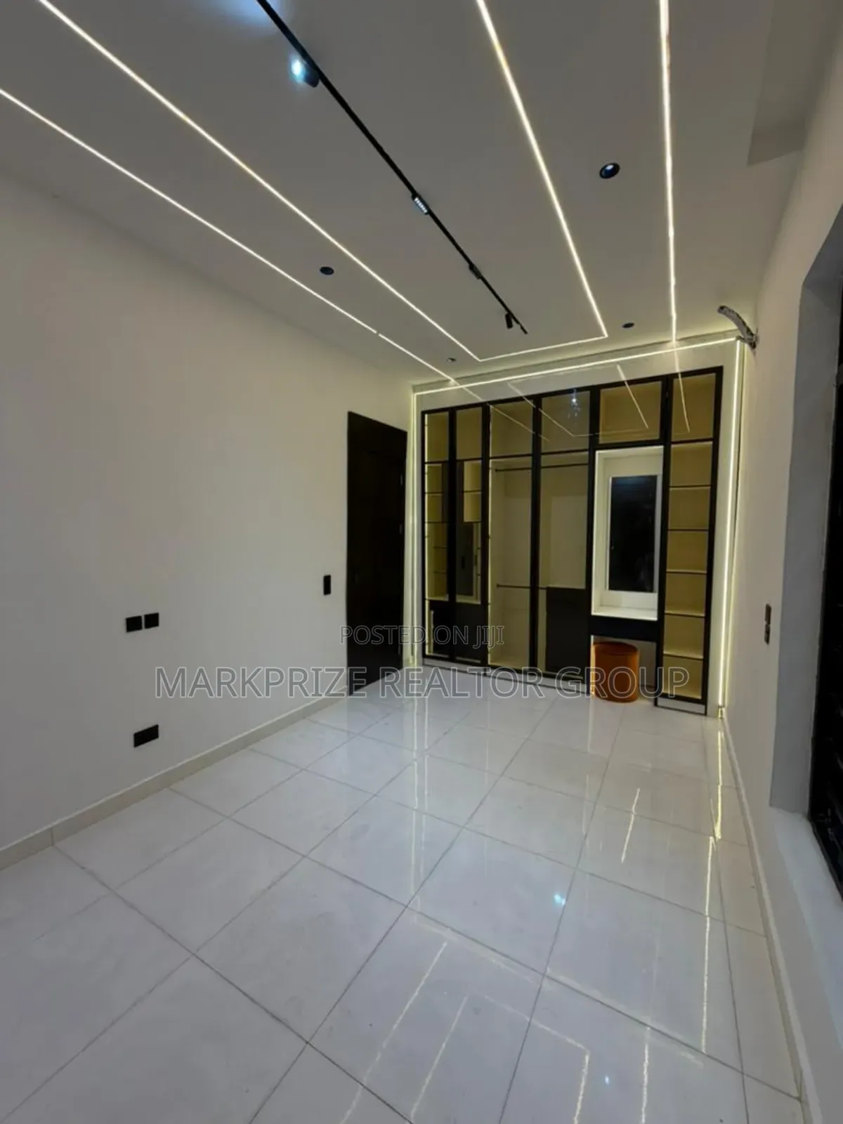 5bdrm Duplex in Chevron Lekki Lagos for sale in Chevron