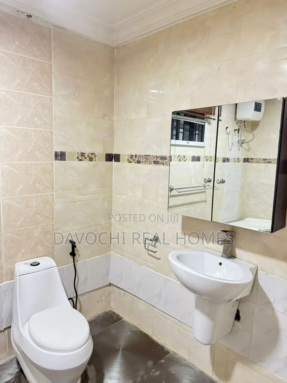 5bdrm Duplex in Chevron Drive for rent in Chevron