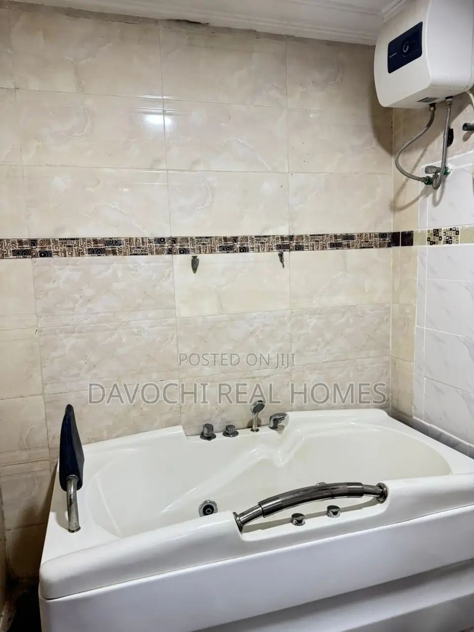 5bdrm Duplex in Chevron Drive for rent in Chevron