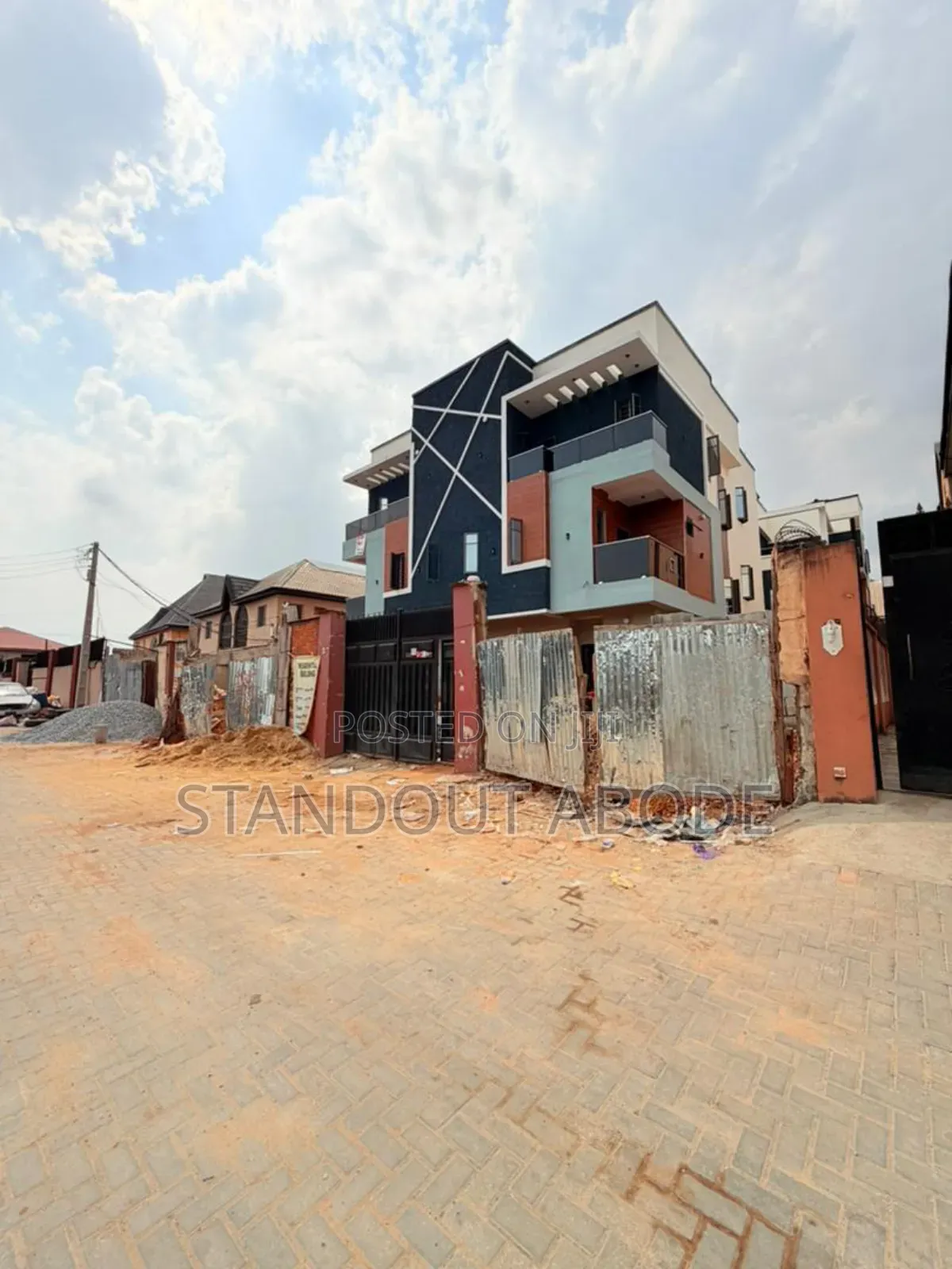 3bdrm Duplex in In A Good And Secure, Gbagada for sale in Gbagada