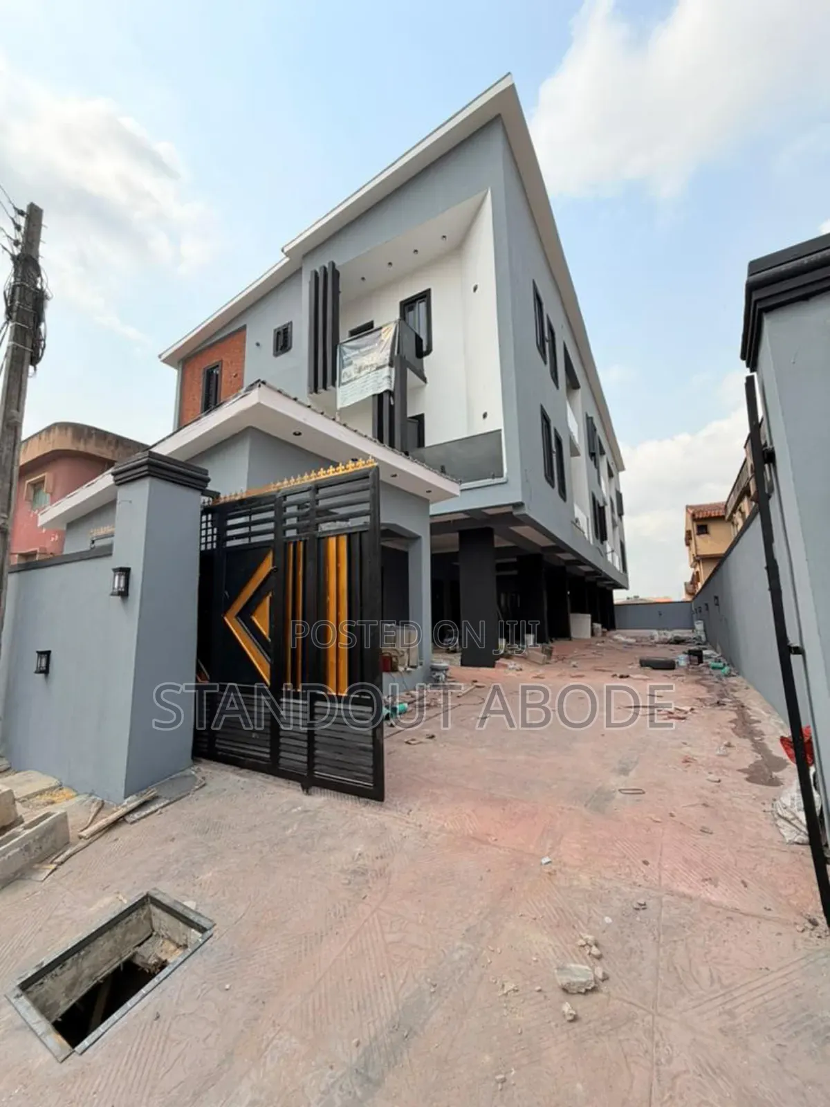 5bdrm Duplex in Airport Road, Ajao Estate for sale in Ajao Estate