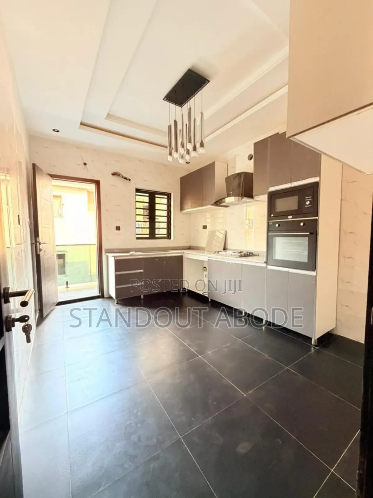 5bdrm Duplex in Airport Road, Ajao Estate for sale in Ajao Estate