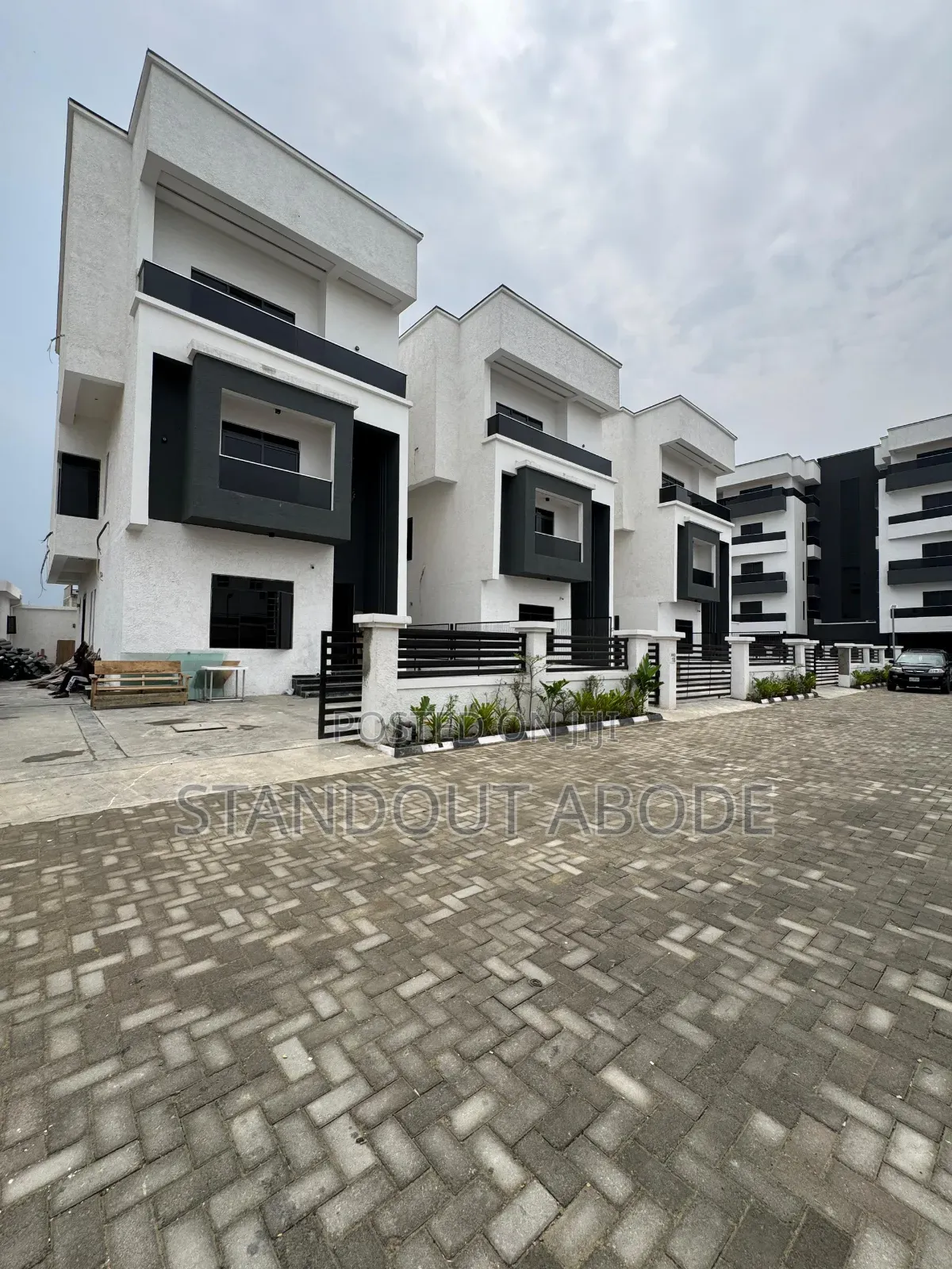 5bdrm Duplex in In A Secure Location, Ikate for sale in Ikate