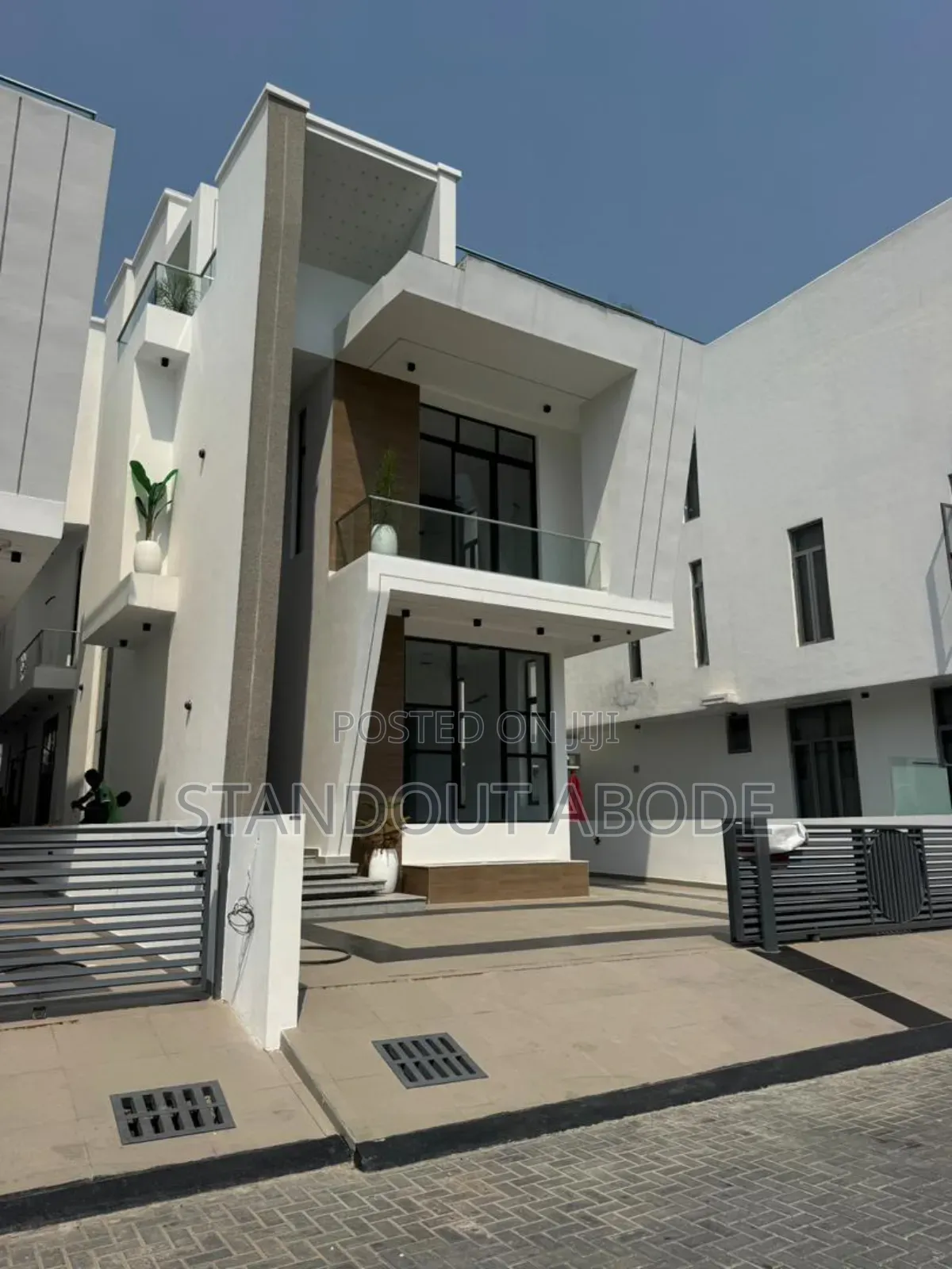 5bdrm Duplex in In An Estate, Osapa london for sale in Osapa london