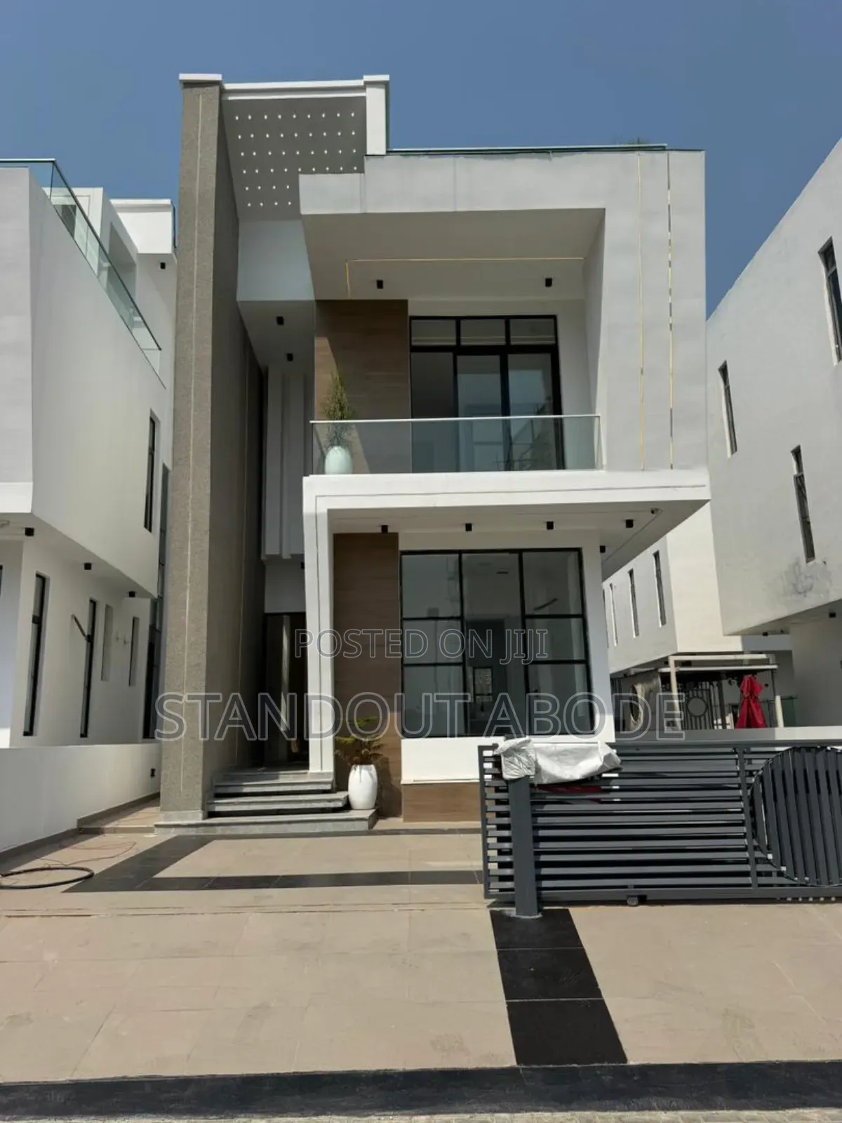 5bdrm Duplex in In An Estate, Osapa london for sale in Osapa london