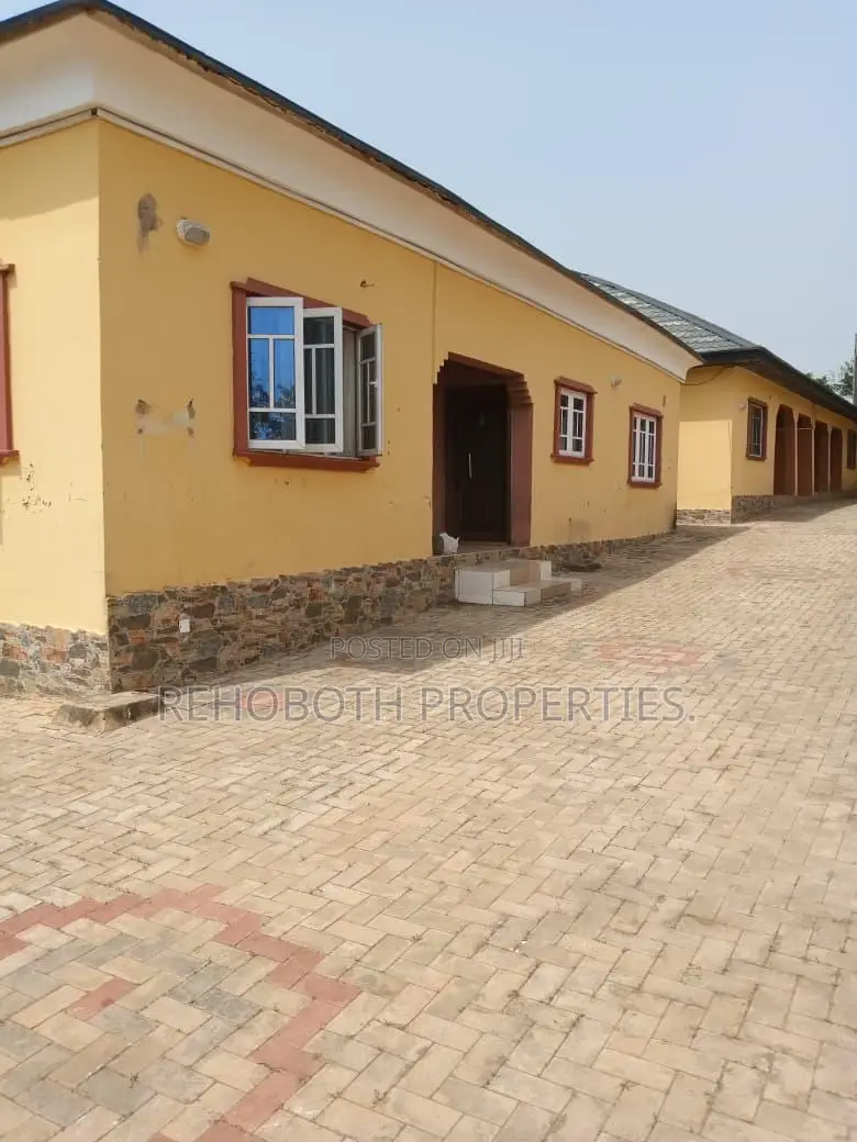 3bdrm Bungalow in Idi Ahun, Akala Express for rent in Akala Express