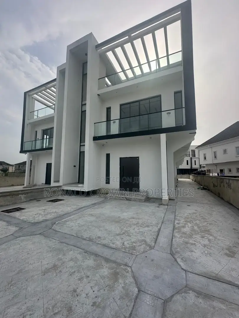 5bdrm Duplex in Ikota for sale in Ikota