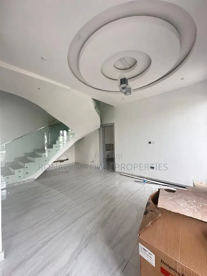 5bdrm Duplex in Ikota for sale in Ikota
