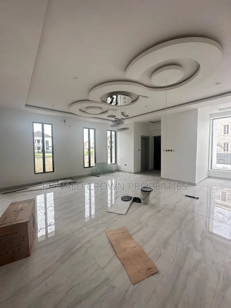 5bdrm Duplex in Ikota for sale in Ikota