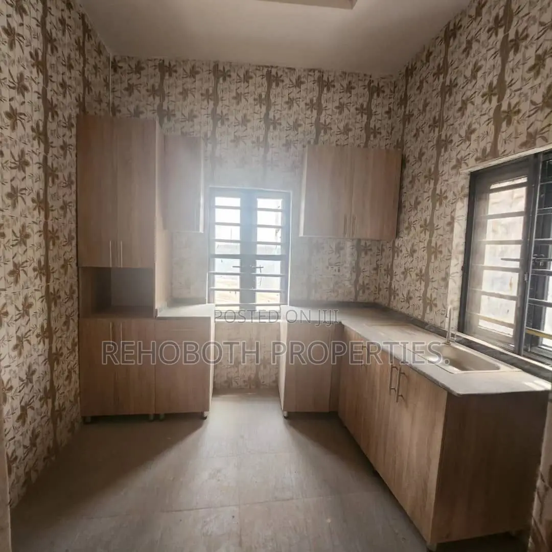 2bdrm Apartment in Kolapo Ishola, Akobo for rent in Akobo