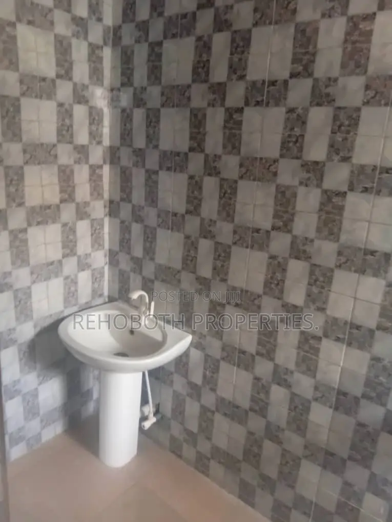 2bdrm Apartment in Kolapo Ishola, Akobo for rent in Akobo