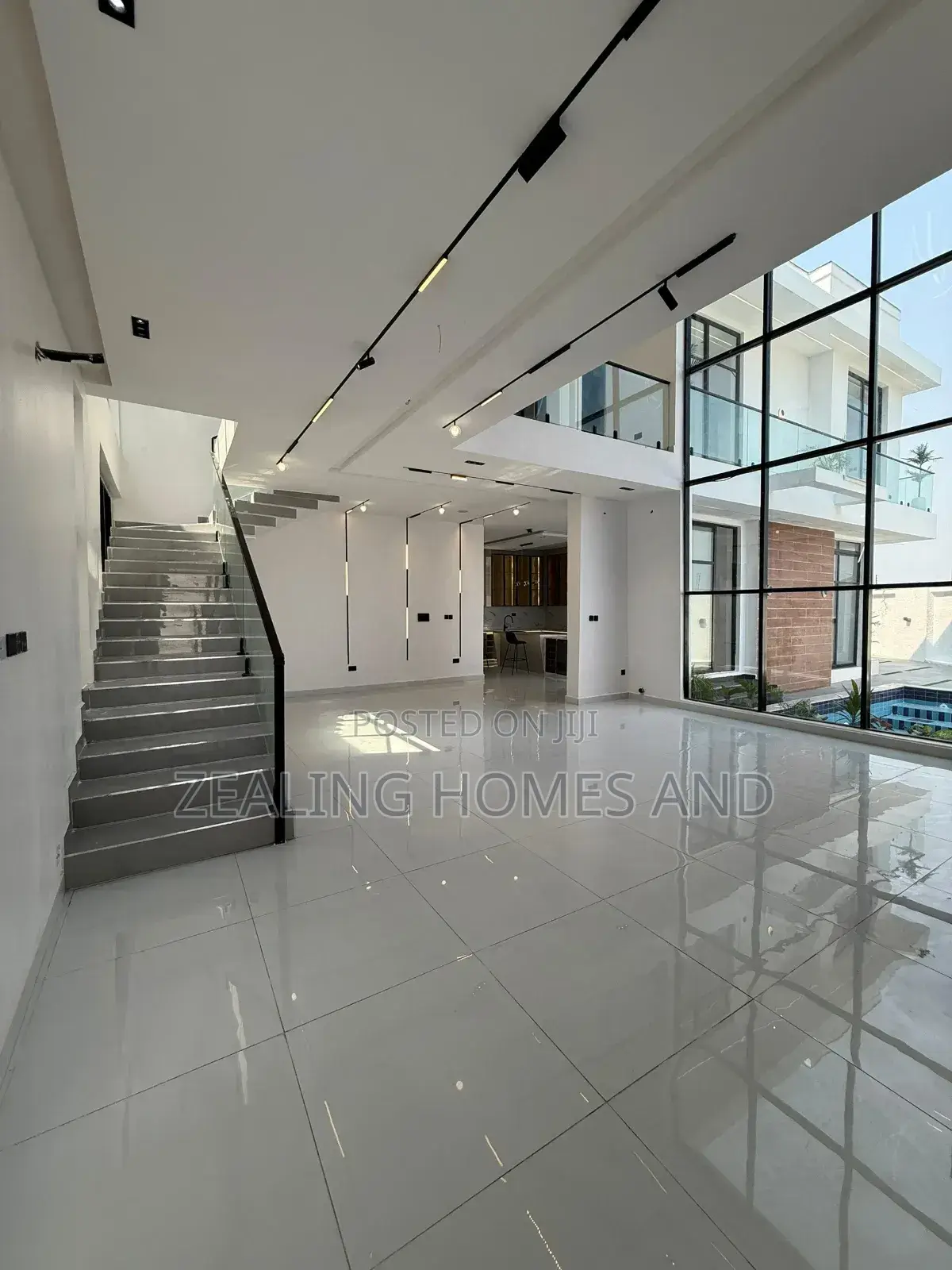 5bdrm Duplex in Chevron Lekki, for sale in Chevron