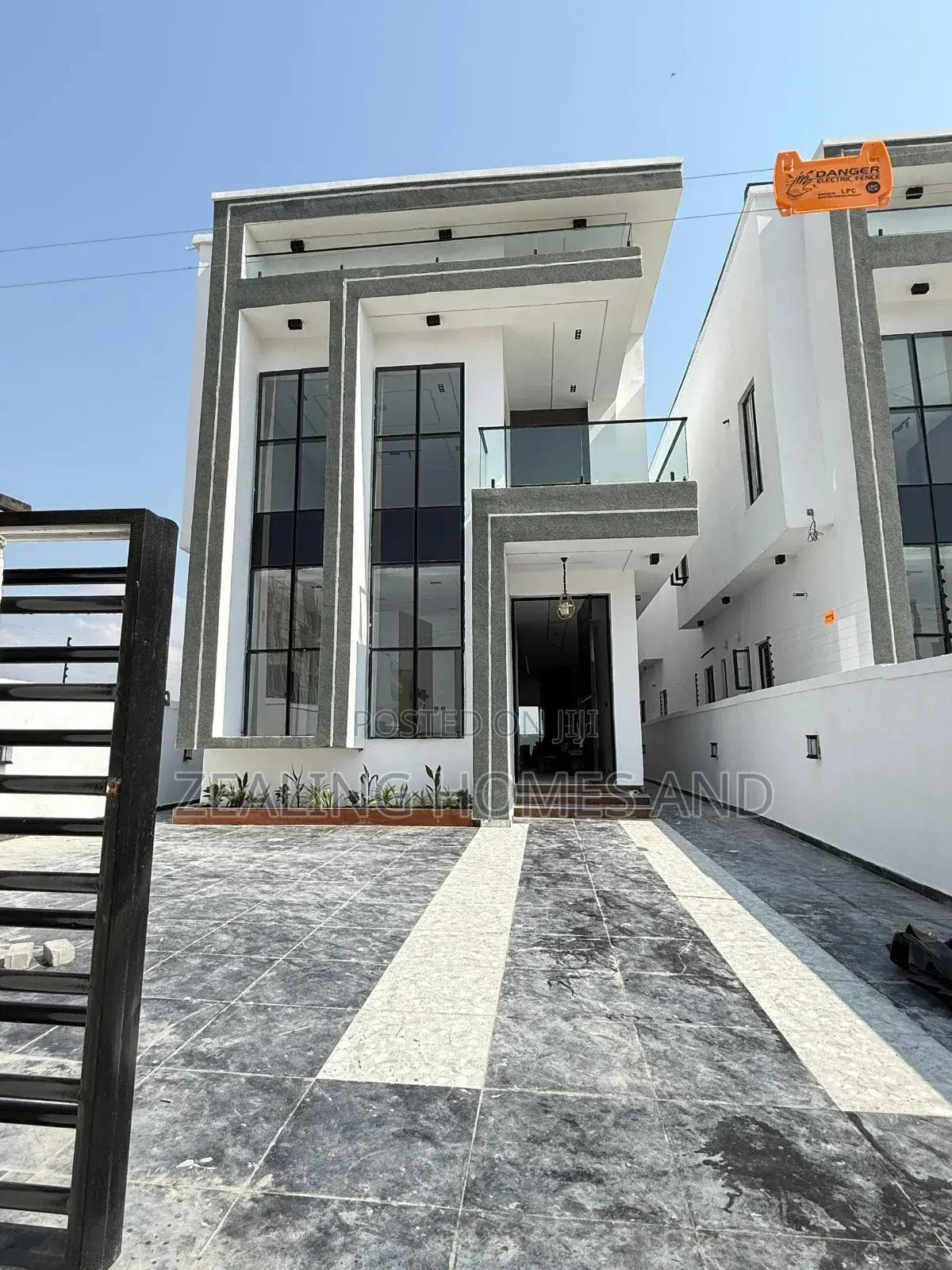 5bdrm Duplex in Ajah Estate for sale in Ajah