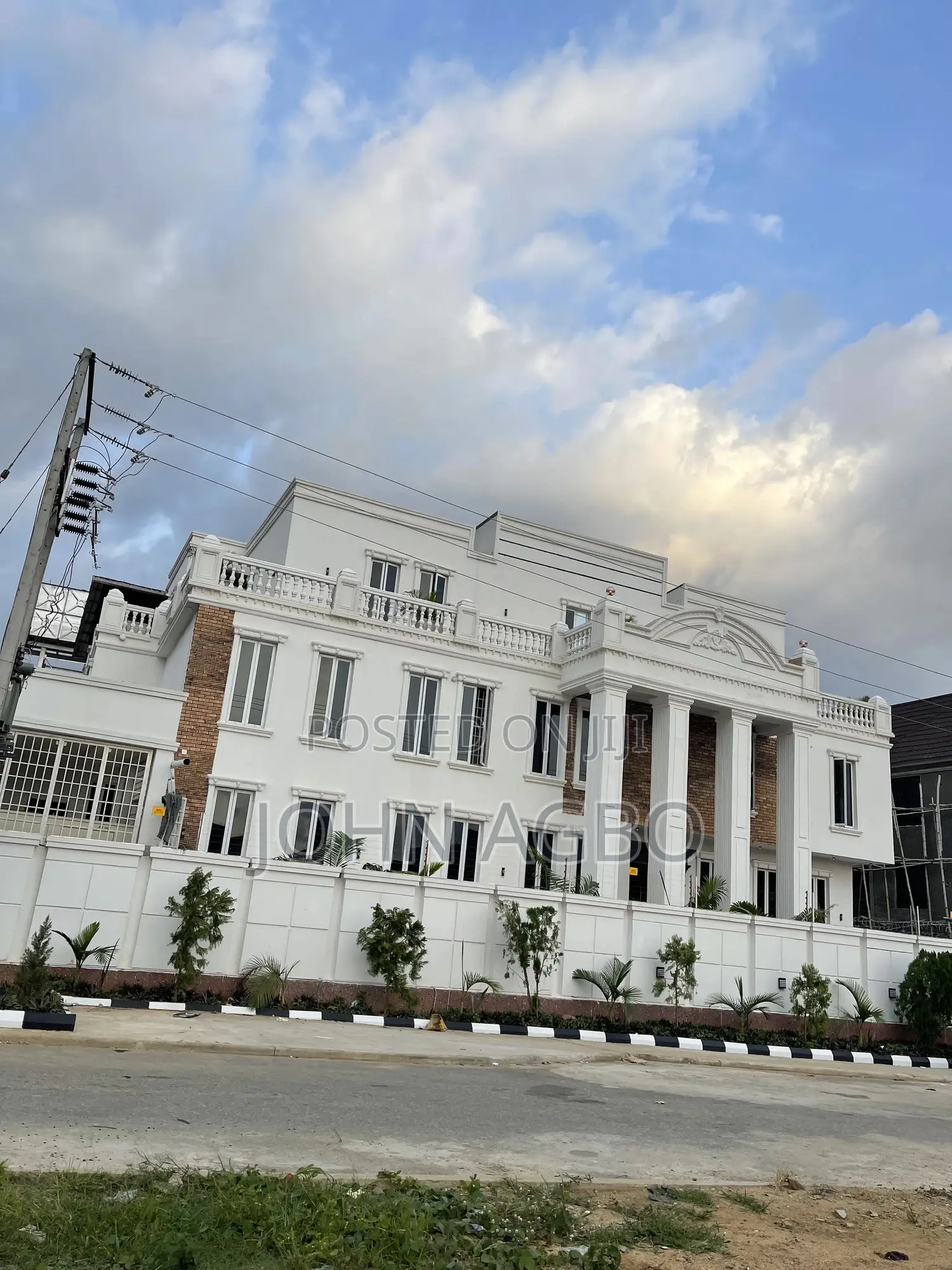 15 Room Hotel in Jahi in Jahi