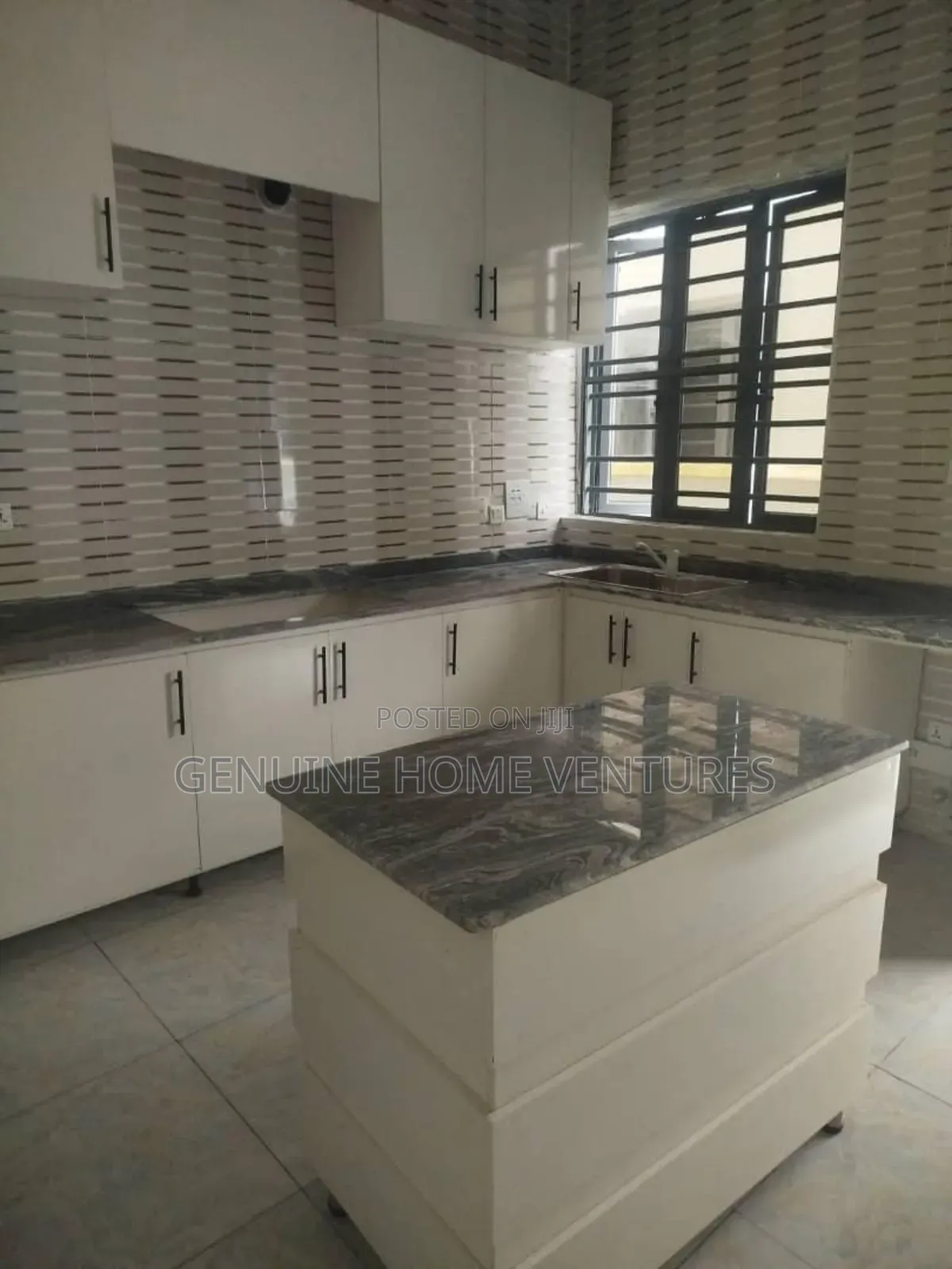 4bdrm Duplex in Applewood Estate, Chevron for sale in Chevron