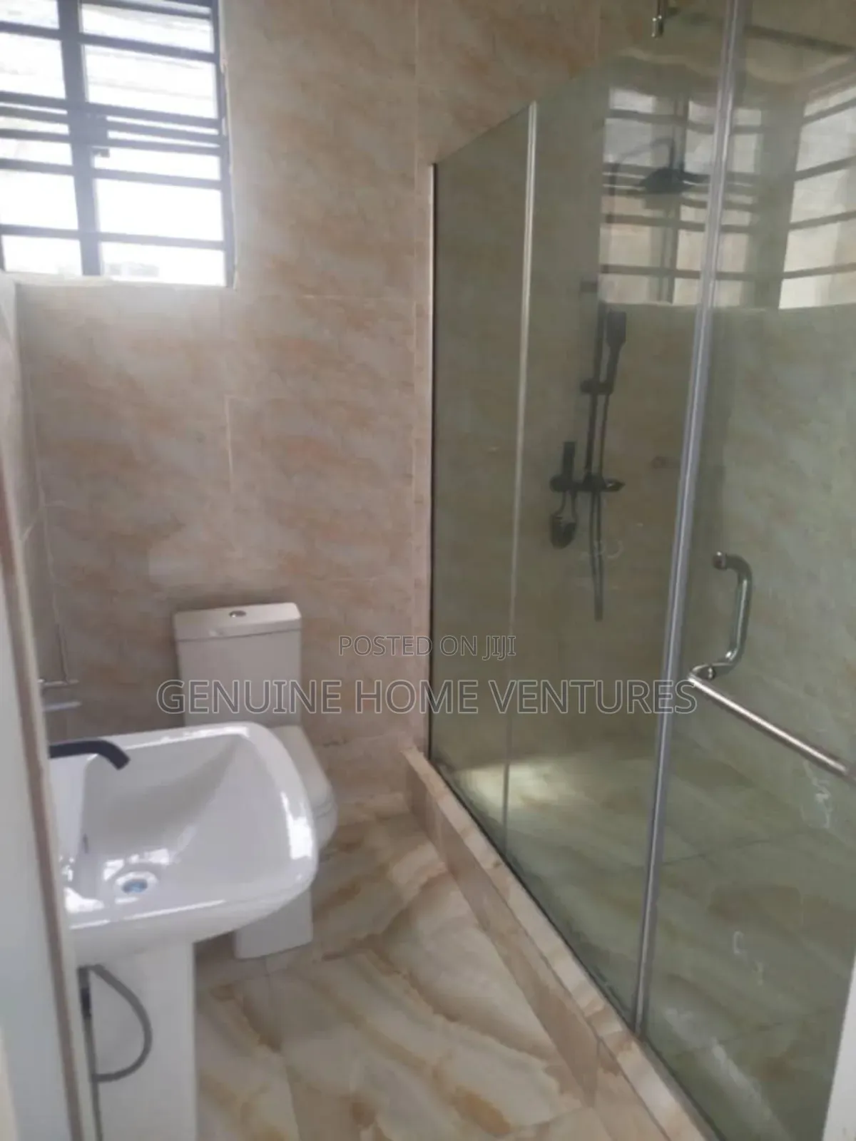 4bdrm Duplex in Applewood Estate, Chevron for sale in Chevron