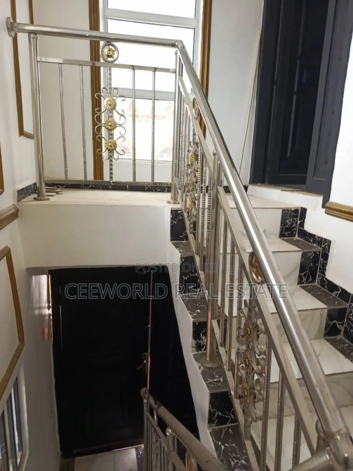 2bdrm Block of Flats in International, Alakia for sale in Alakia
