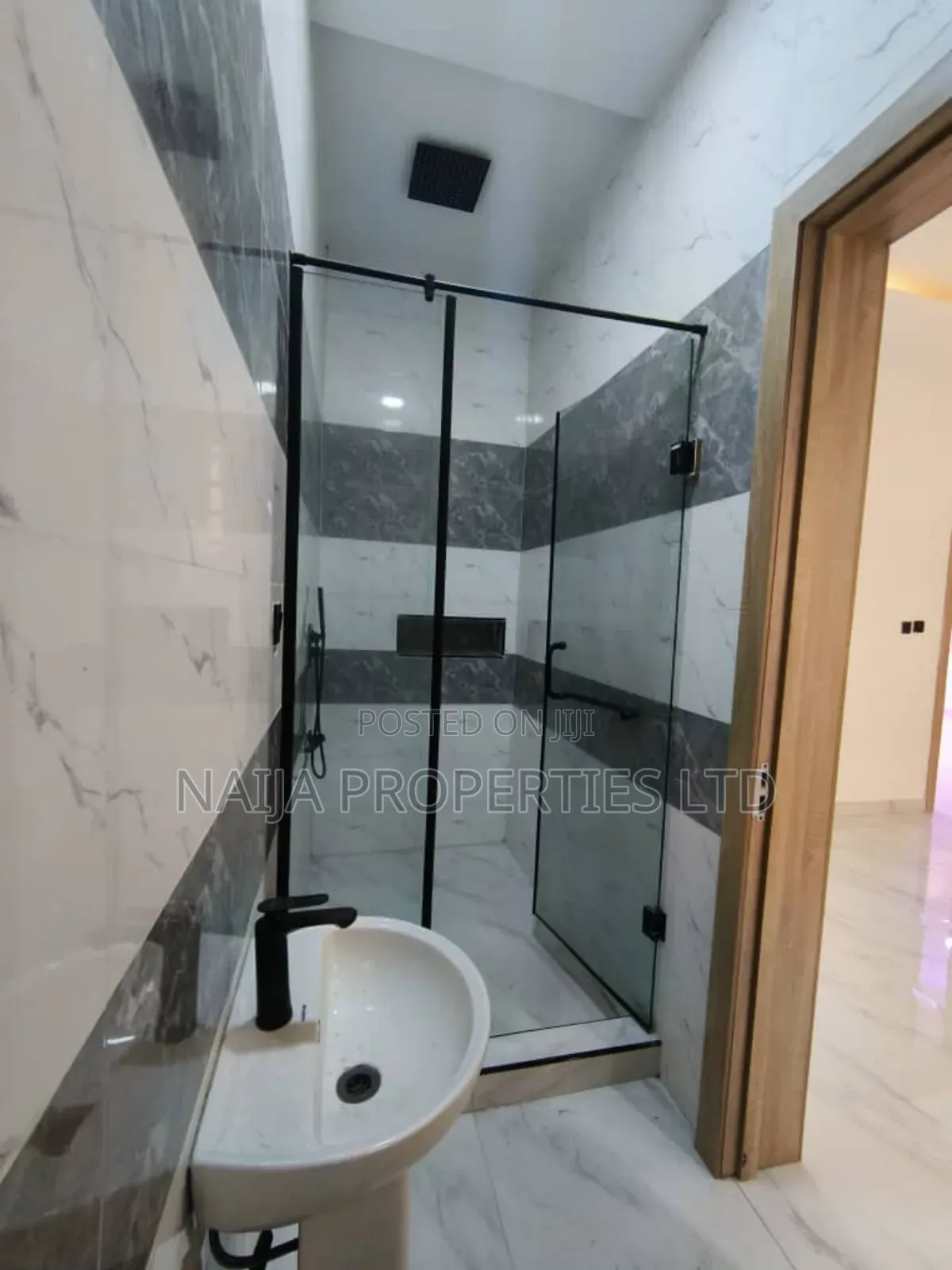 5bdrm Duplex in Chevron Tollgate, Lekki for sale in Lekki