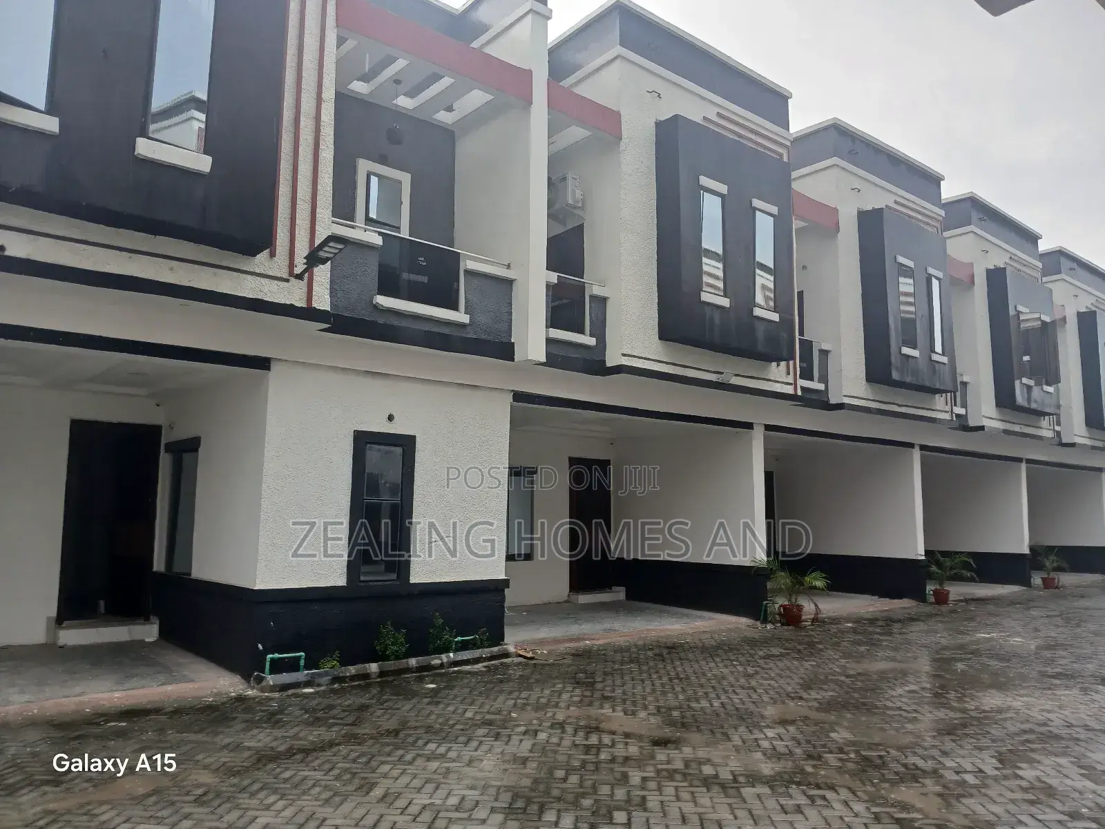 4bdrm Duplex in Pantheon Bridge, Chevron for sale in Chevron