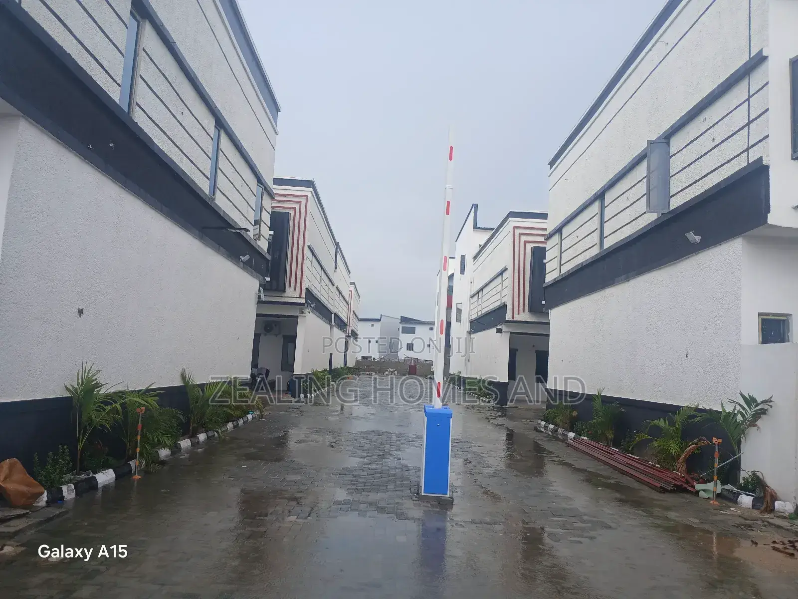 4bdrm Duplex in Pantheon Bridge, Chevron for sale in Chevron