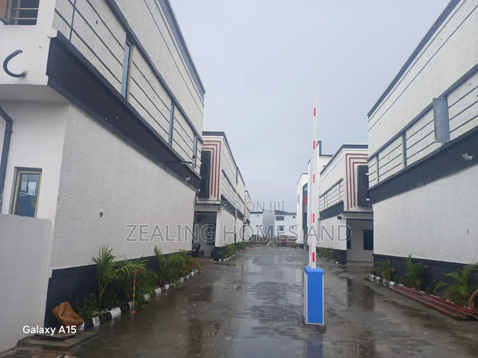 4bdrm Duplex in Pantheon Bridge, Chevron for sale in Chevron