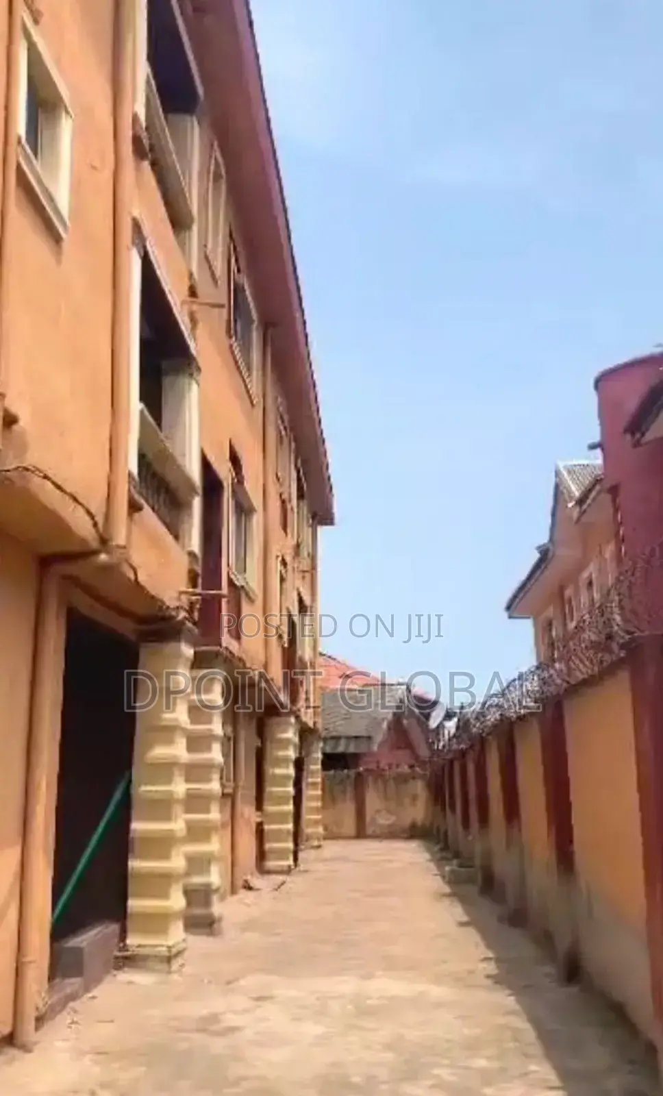 18bdrm Block of Flats in In Estate, Alimosho for sale in Alimosho