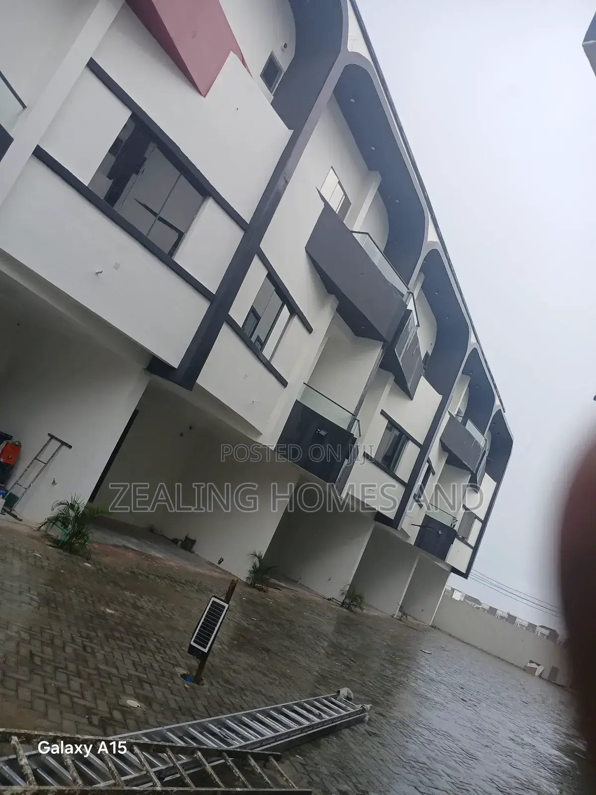 4bdrm Duplex in Orchid, Chevron Toll for sale in Chevron