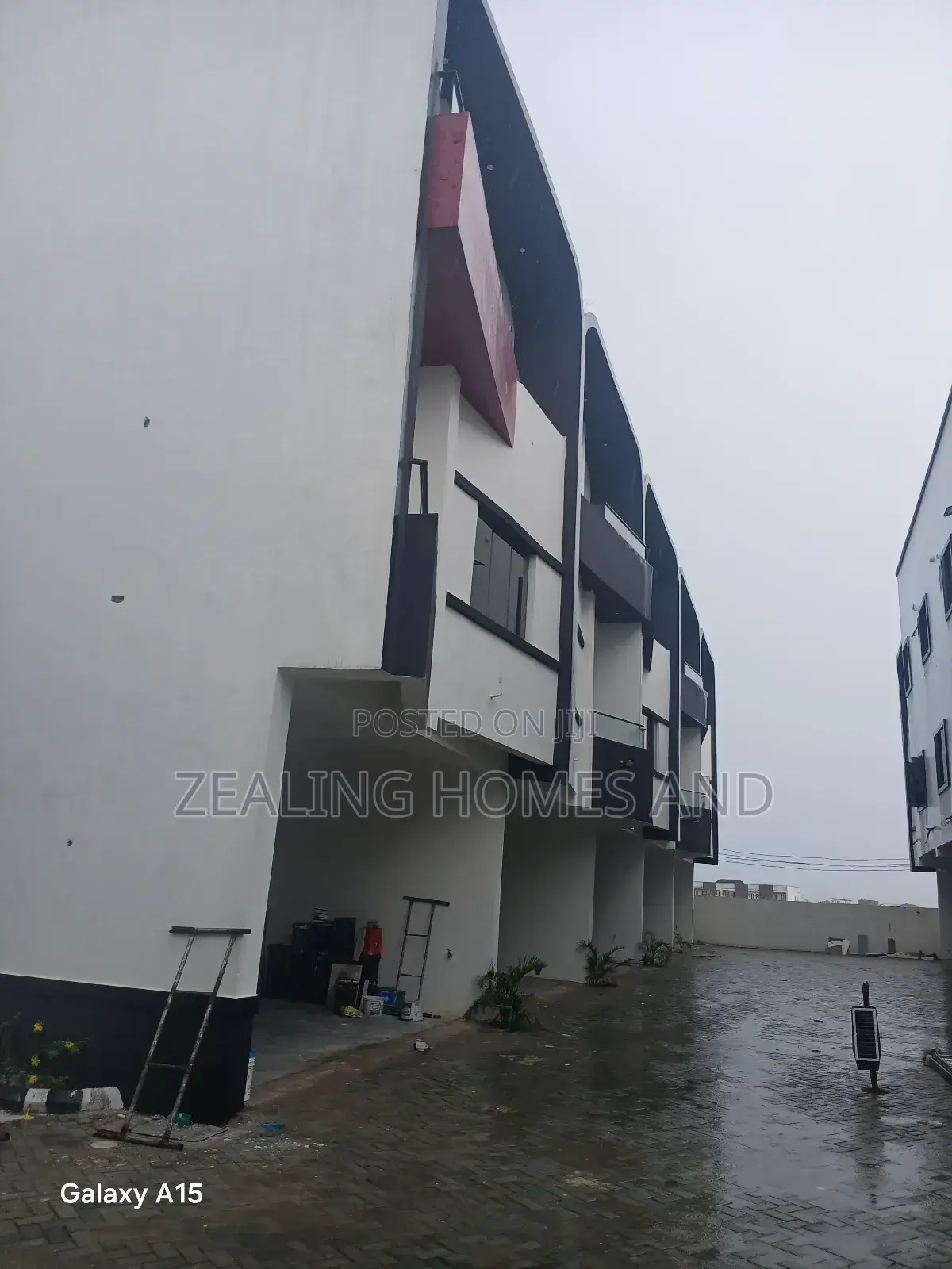 4bdrm Duplex in Orchid, Chevron Toll for sale in Chevron
