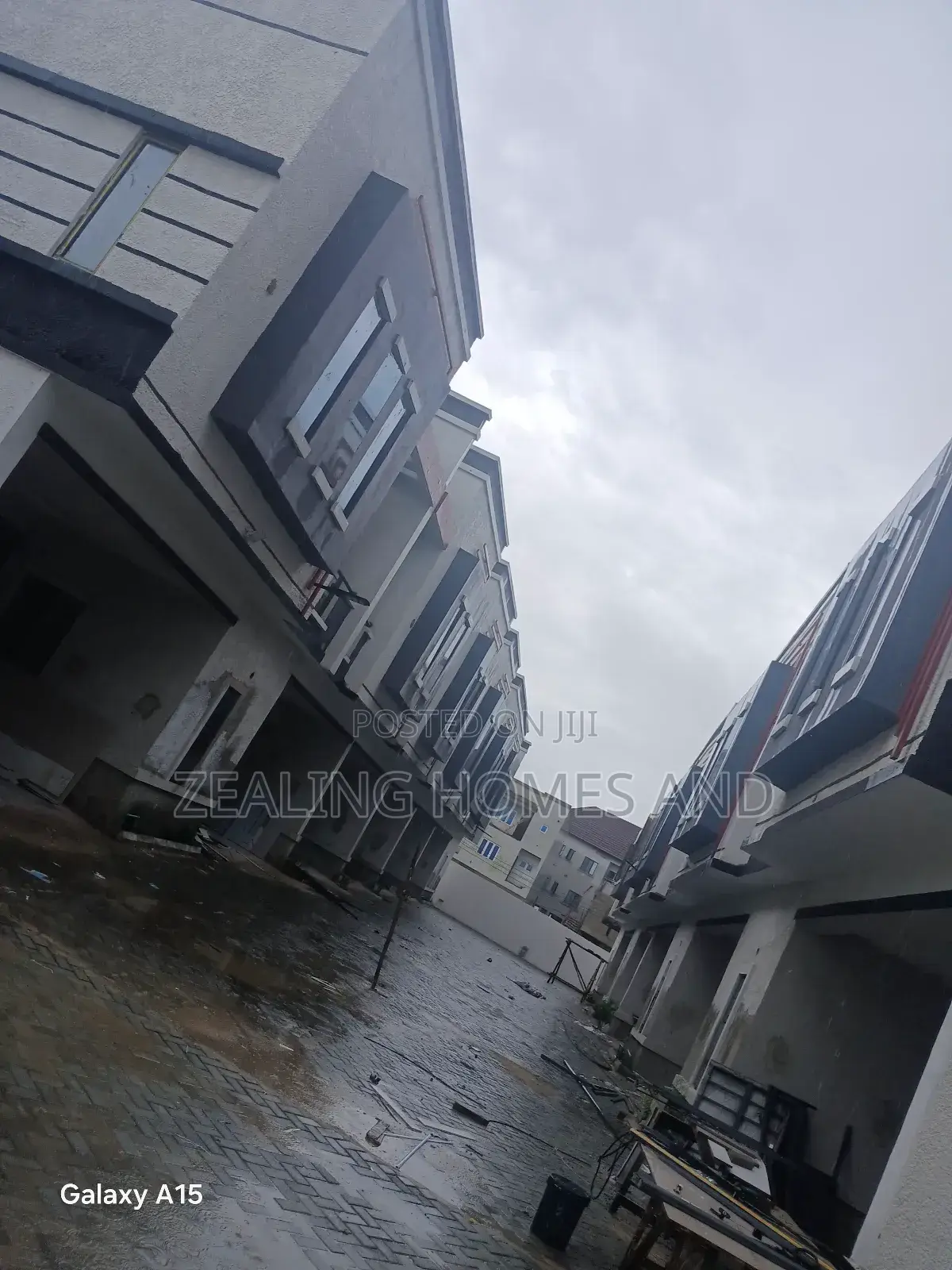4bdrm Duplex in Orchid, Chevron Toll for sale in Chevron
