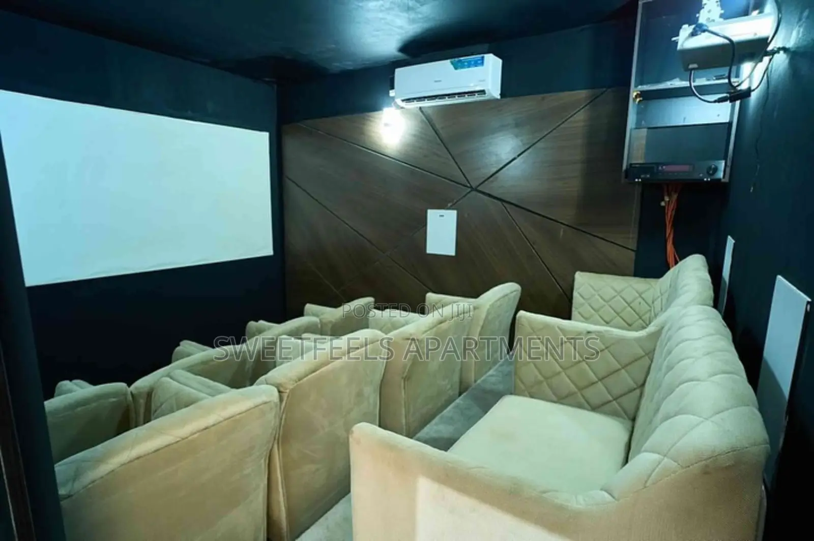 Castle Magnificent and Luxurious 6 Bedroom Self Compound Apartment in Lekki Phase 1