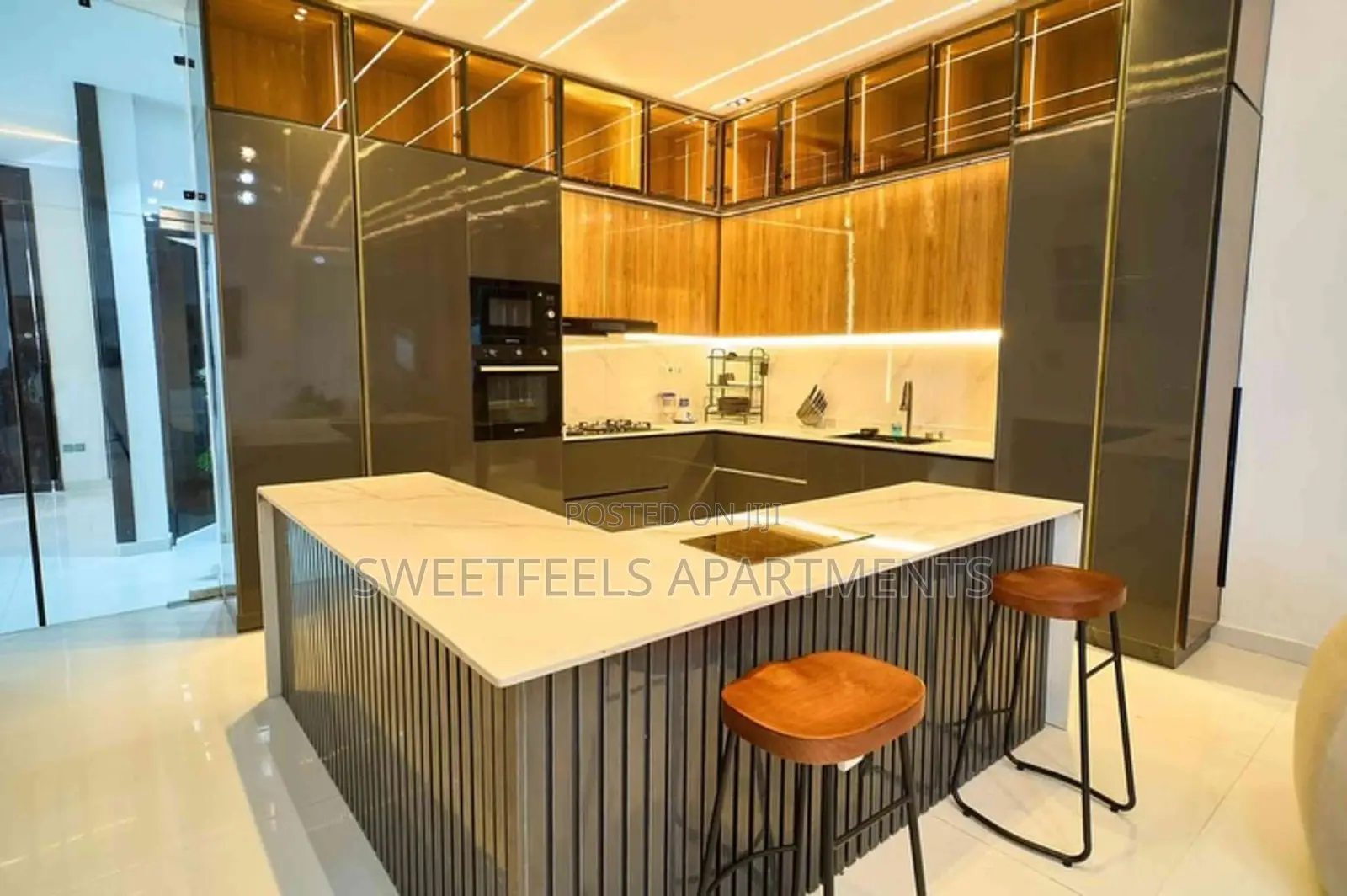 Castle Magnificent and Luxurious 6 Bedroom Self Compound Apartment in Lekki Phase 1