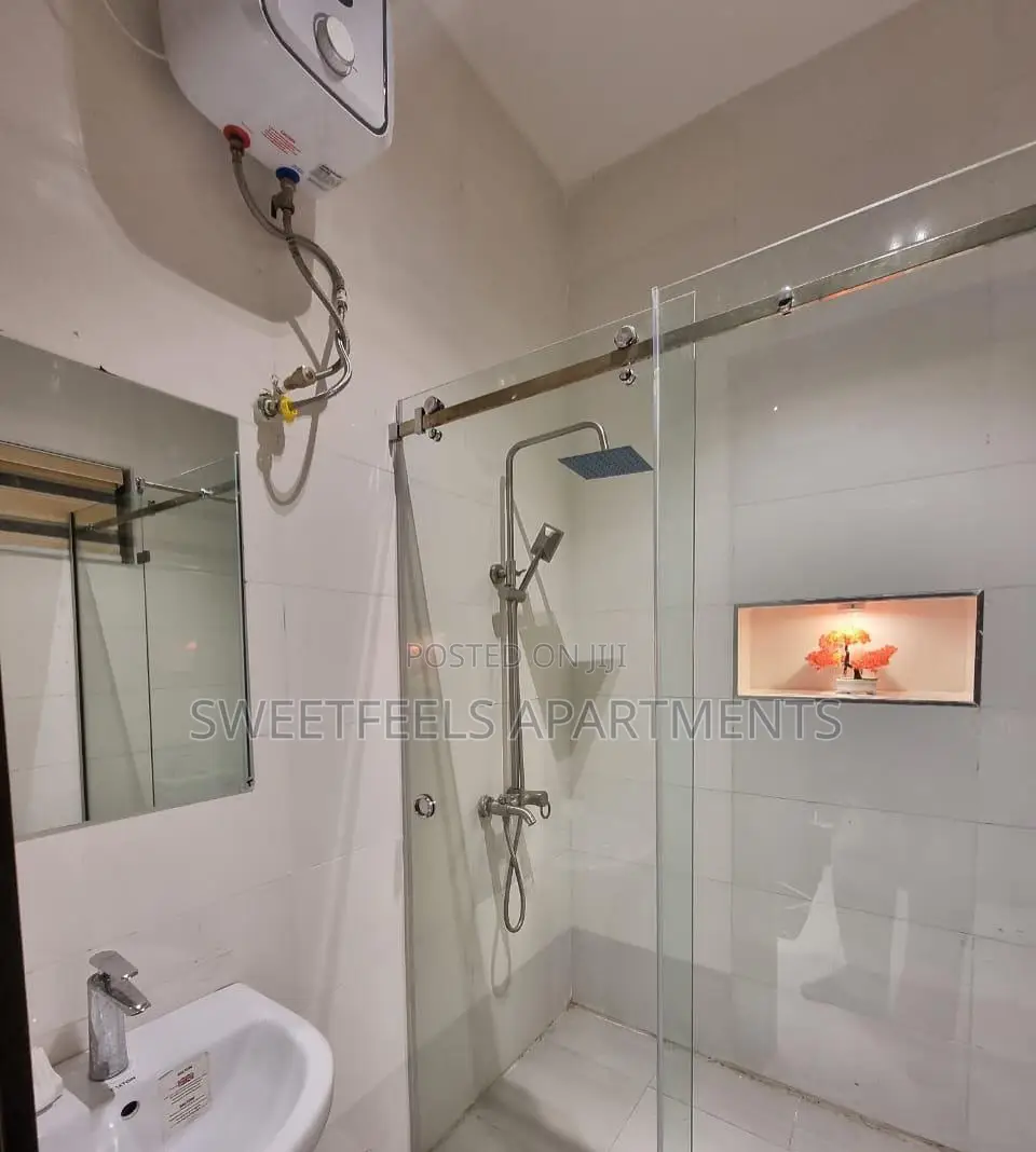 Art Beautifully Furnished 1 Bedroom Duplex With a Balcony in Lekki Phase 1