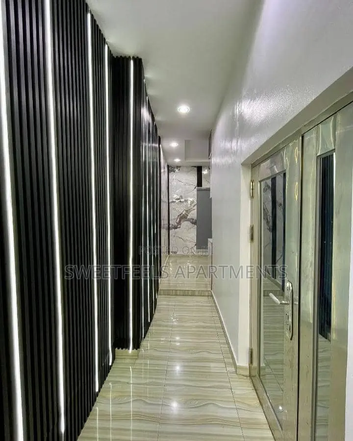 Luxury 1 Bedroom Apartment With Ps5 Slim, Snooker and Table Tennis in Osapa london