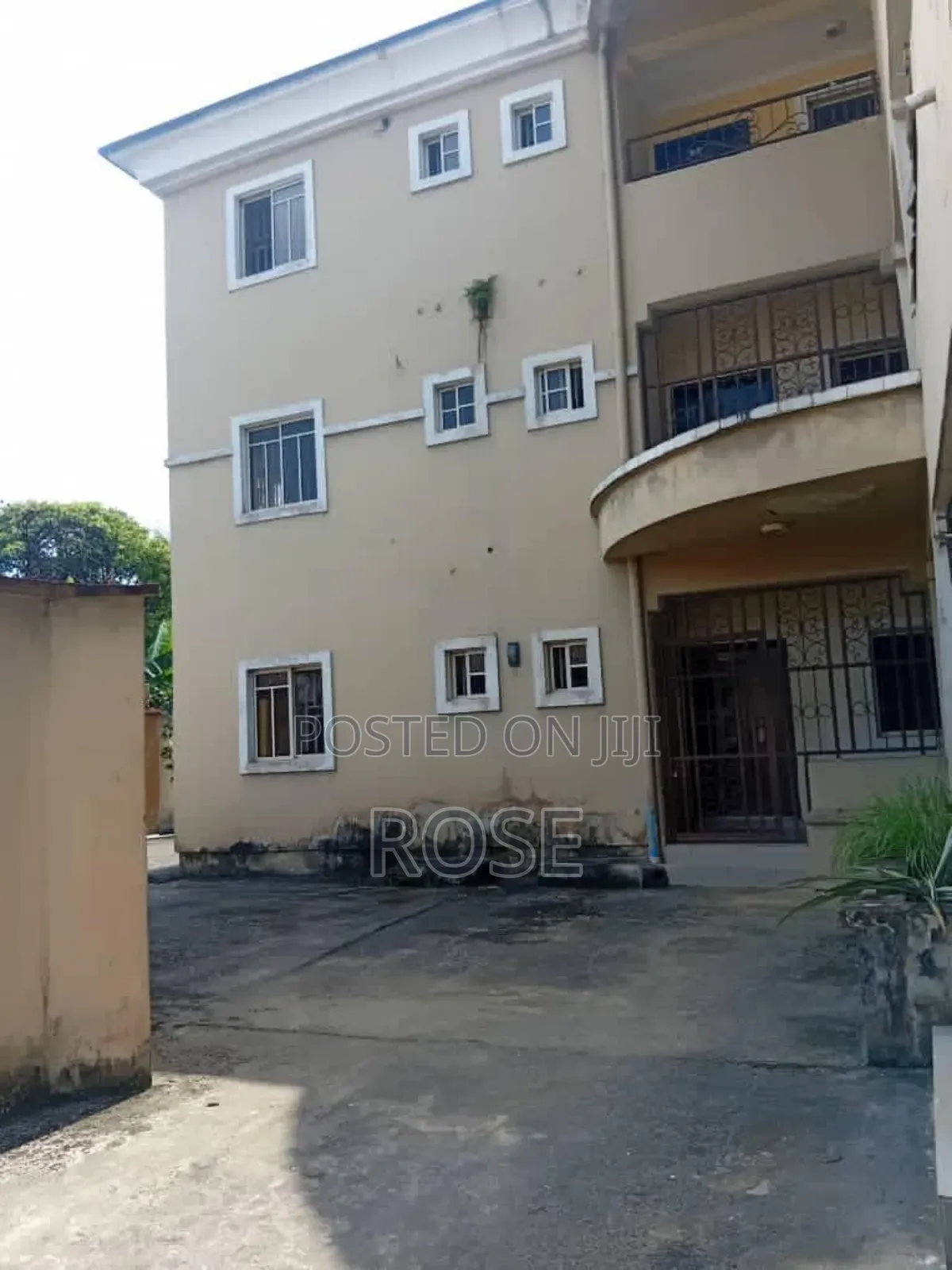 5bdrm Bungalow in Uyo for sale in Uyo