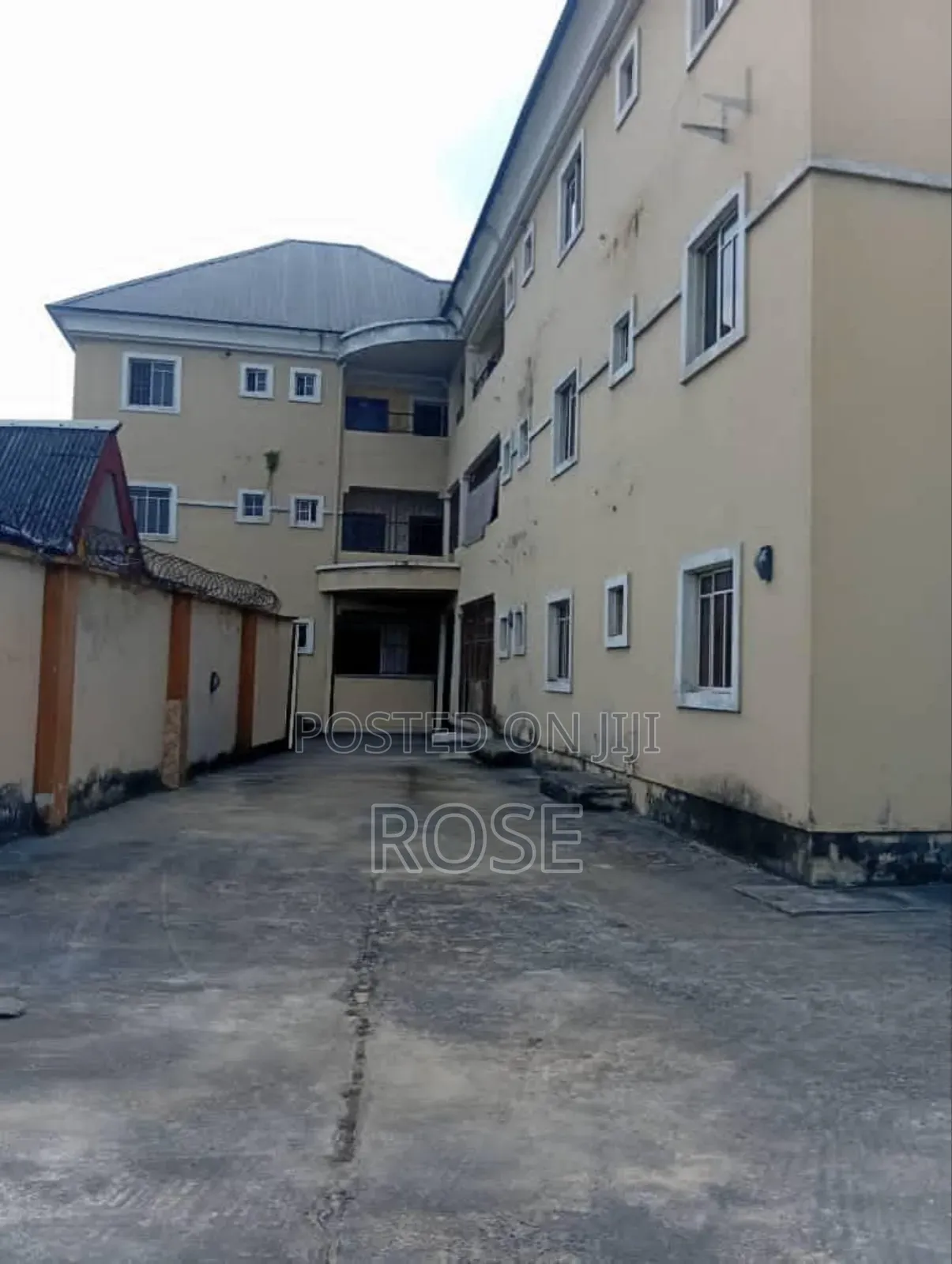 5bdrm Bungalow in Uyo for sale in Uyo