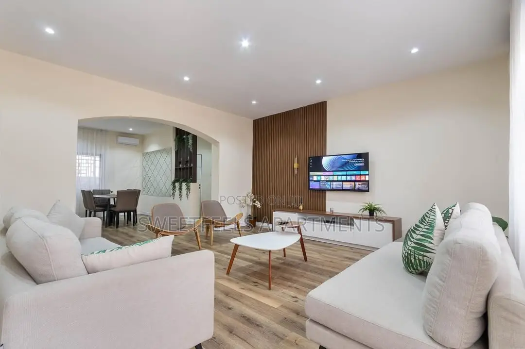 Silver Spacious 3 Bedroom Penthouse With Top Notch Amenities in Osapa london