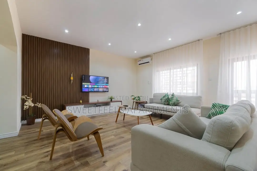 Silver Spacious 3 Bedroom Penthouse With Top Notch Amenities in Osapa london