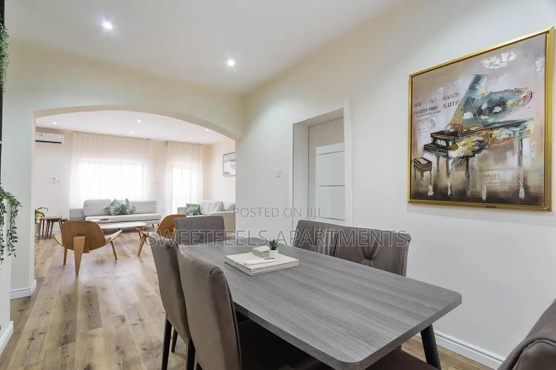 Silver Spacious 3 Bedroom Penthouse With Top Notch Amenities in Osapa london