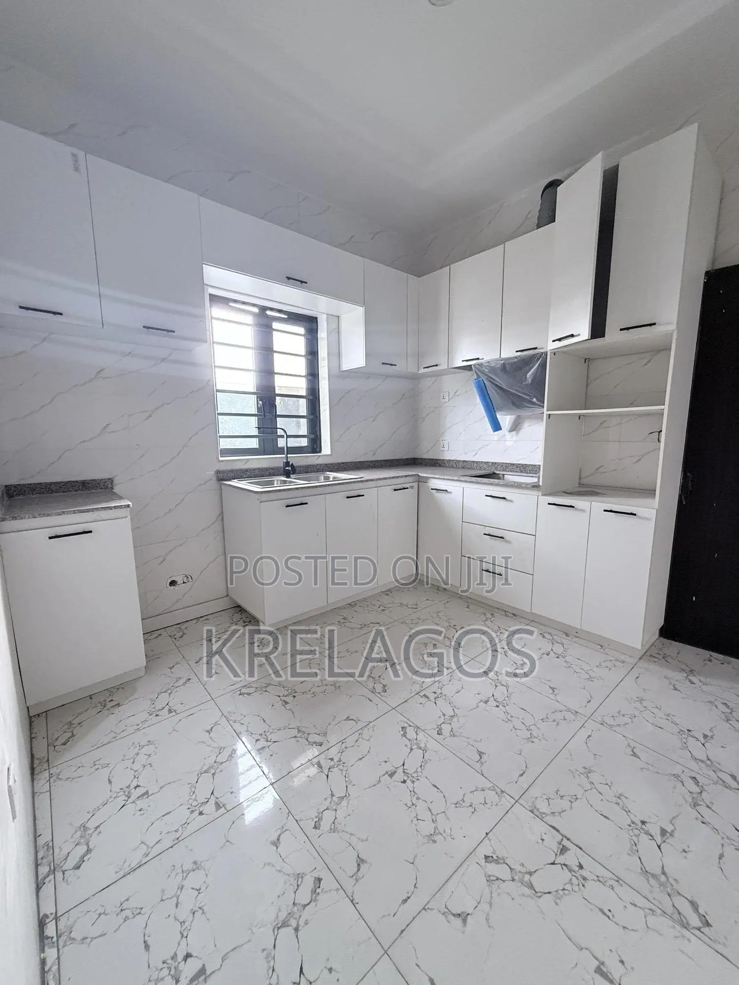3bdrm Apartment in Ajah, Off Lekki-Epe Expressway for sale in Off Lekki-Epe Expressway