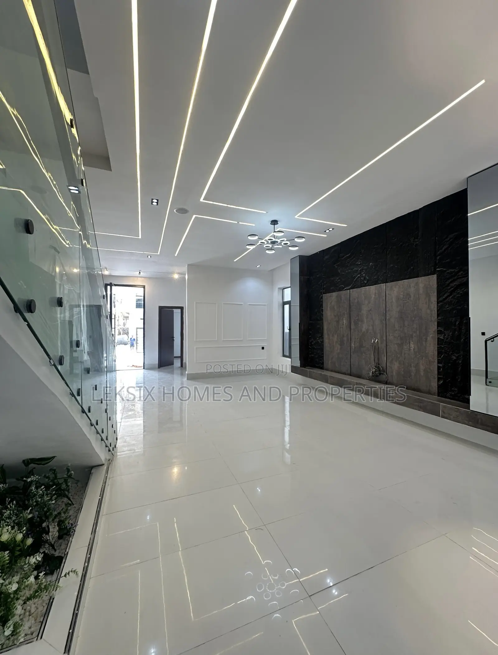 5bdrm Duplex in A Well Secured, Ado / Ajah for sale in Ado / Ajah