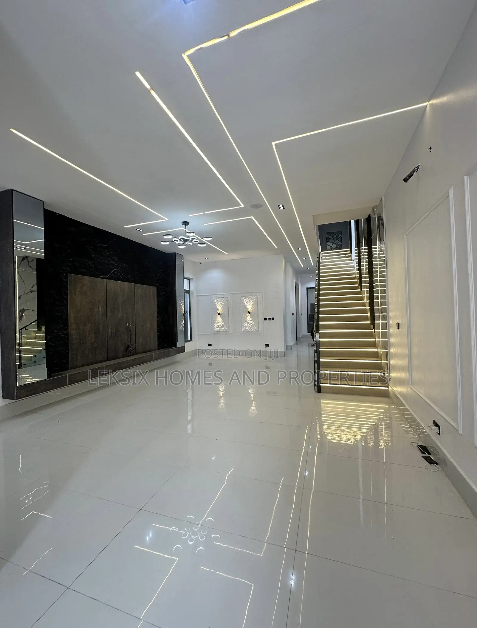 5bdrm Duplex in A Well Secured, Ado / Ajah for sale in Ado / Ajah