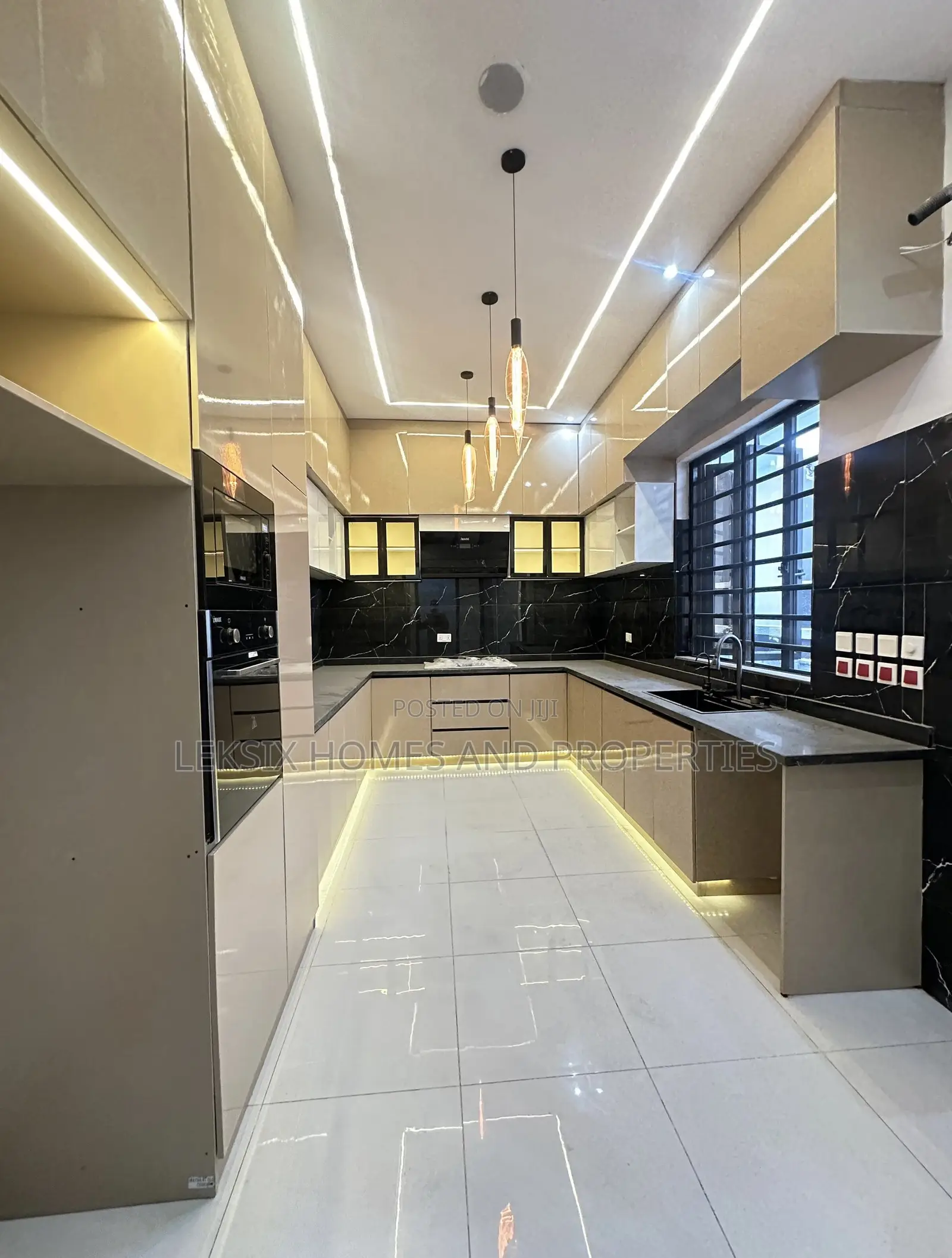 5bdrm Duplex in A Well Secured, Ado / Ajah for sale in Ado / Ajah