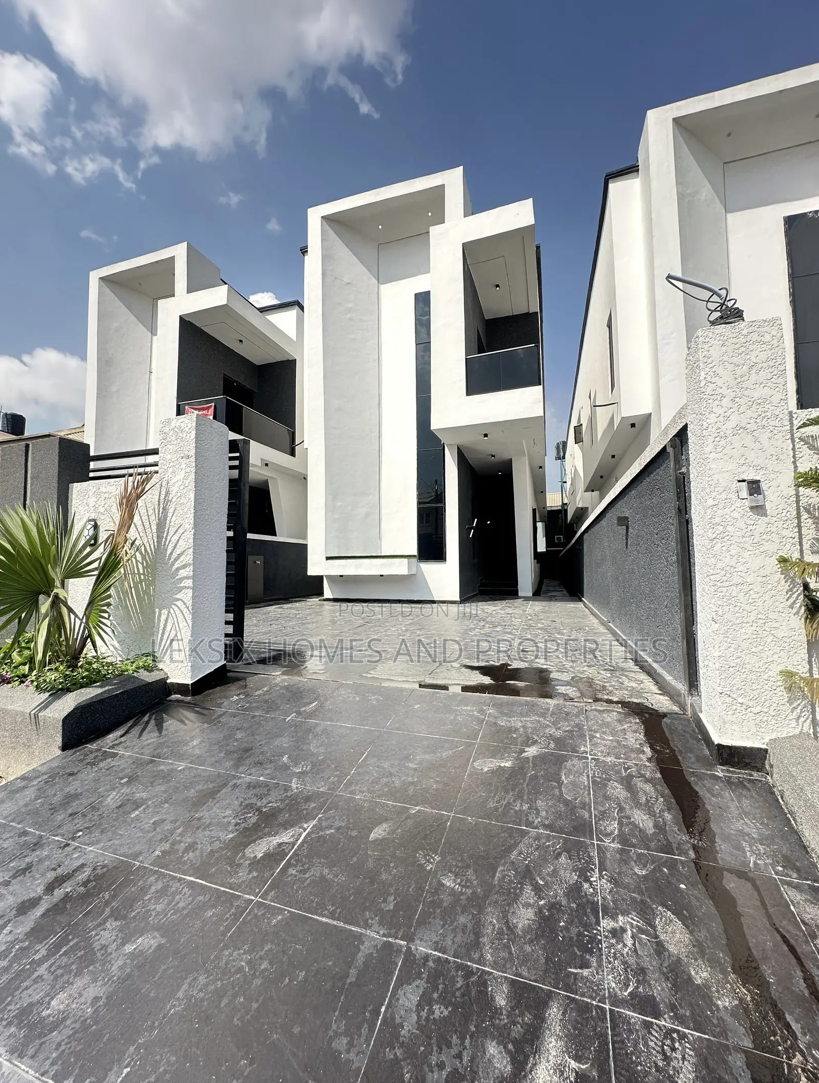 5bdrm Duplex in A Well Secured, Ado / Ajah for sale in Ado / Ajah