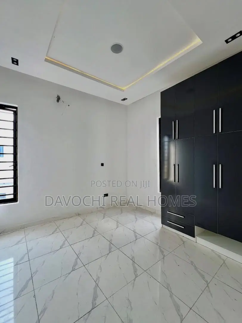 4bdrm Duplex in Ikota for rent in Ikota