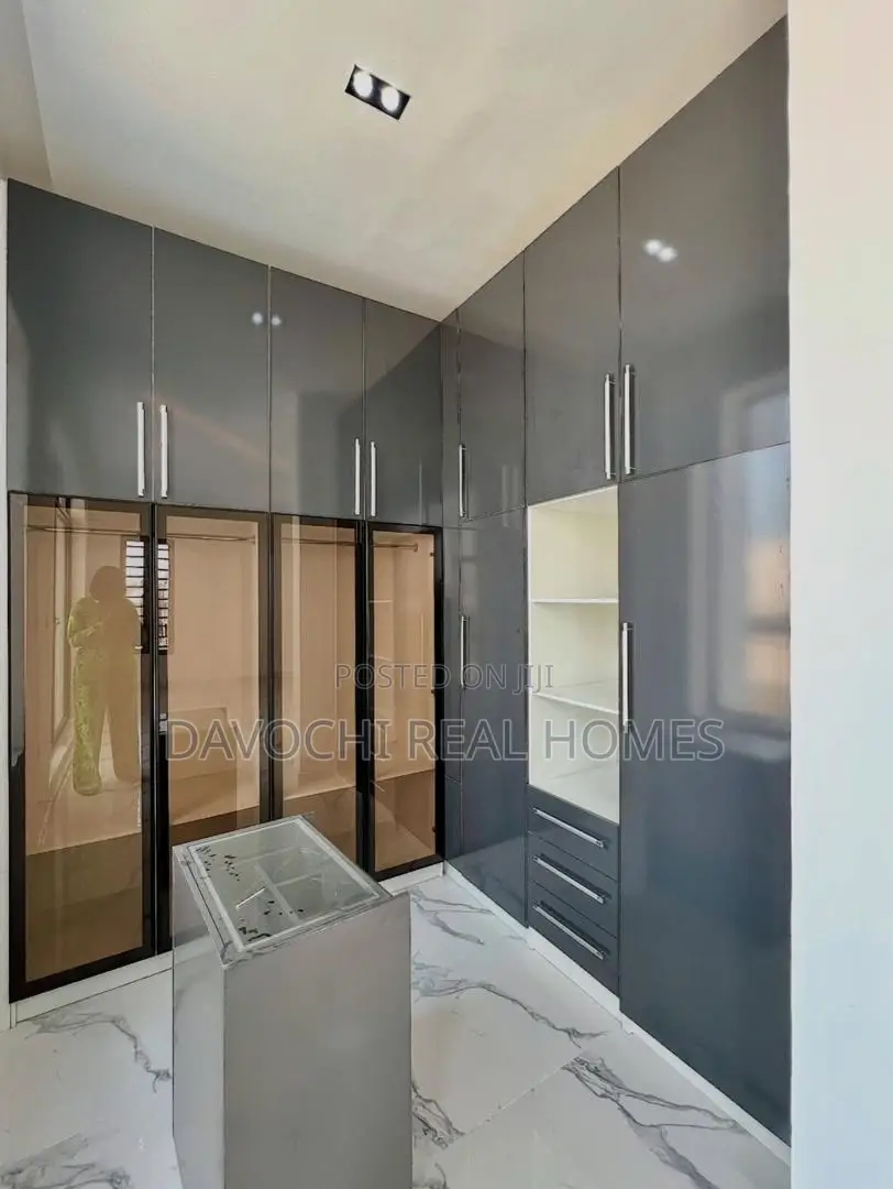 4bdrm Duplex in Ikota for rent in Ikota