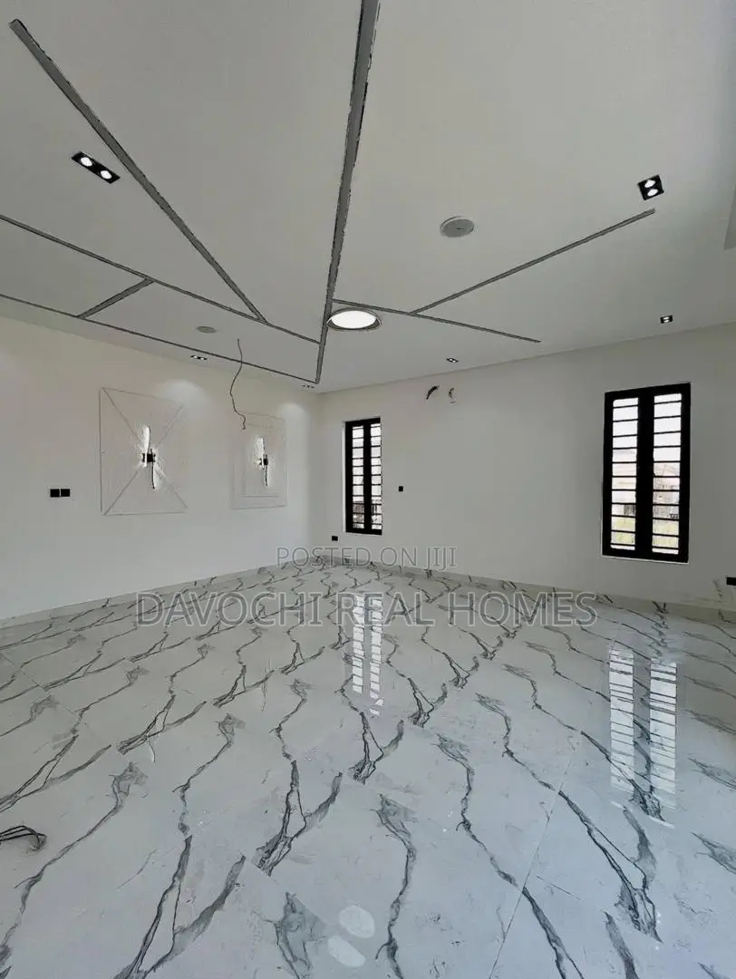 4bdrm Duplex in Ikota for rent in Ikota
