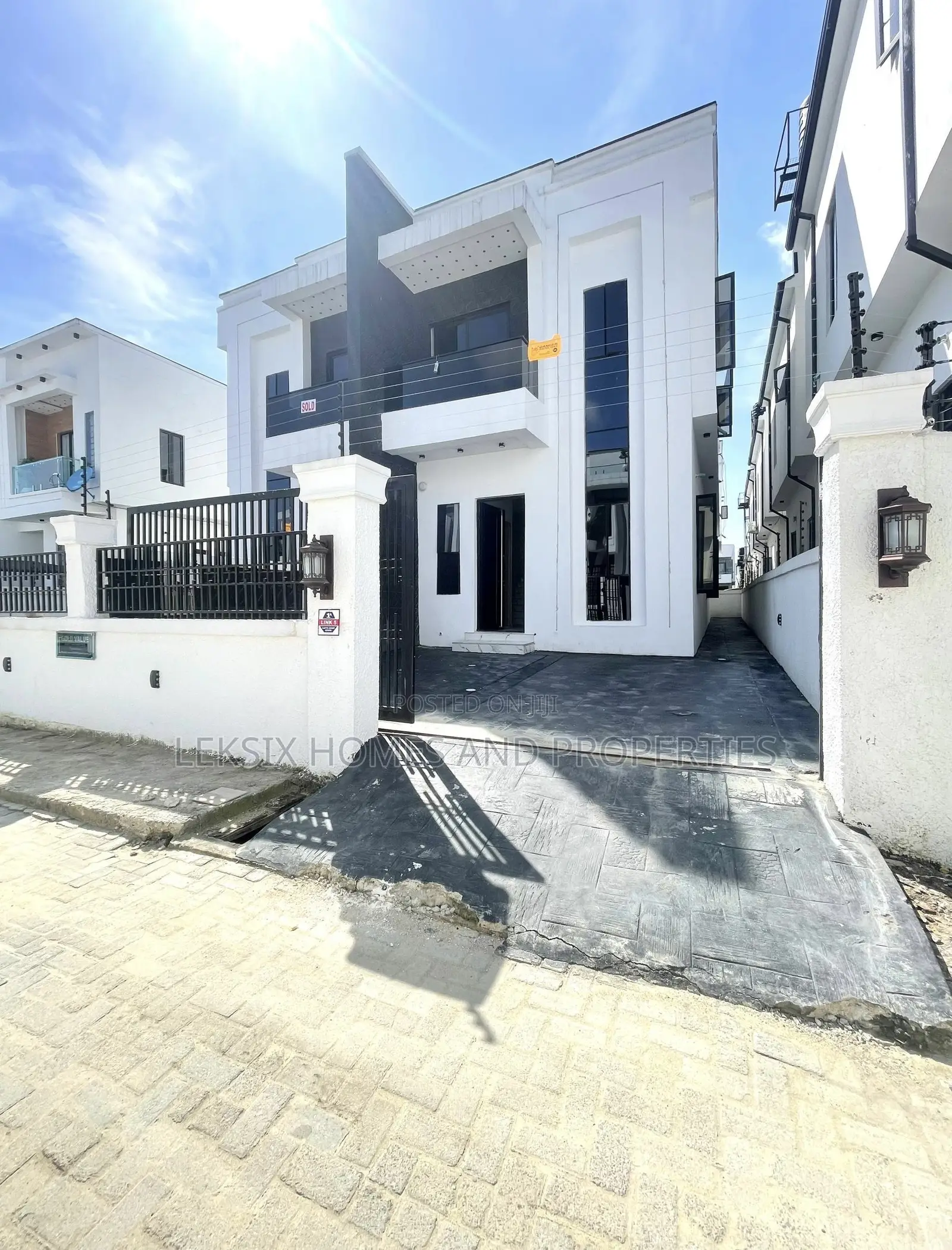 4bdrm Duplex in A Well Secured, Ado / Ajah for sale in Ado / Ajah