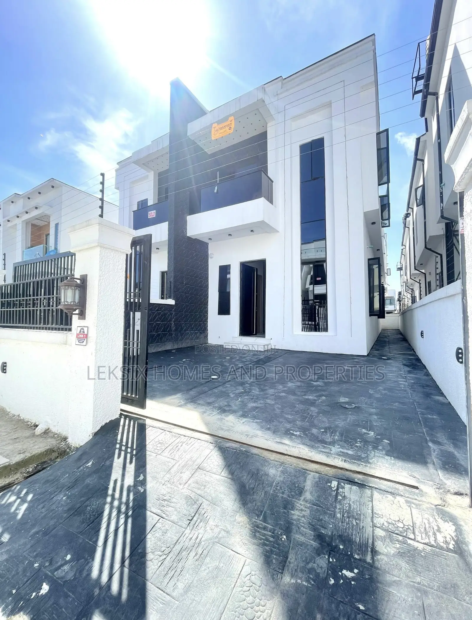 4bdrm Duplex in A Well Secured, Ado / Ajah for sale in Ado / Ajah