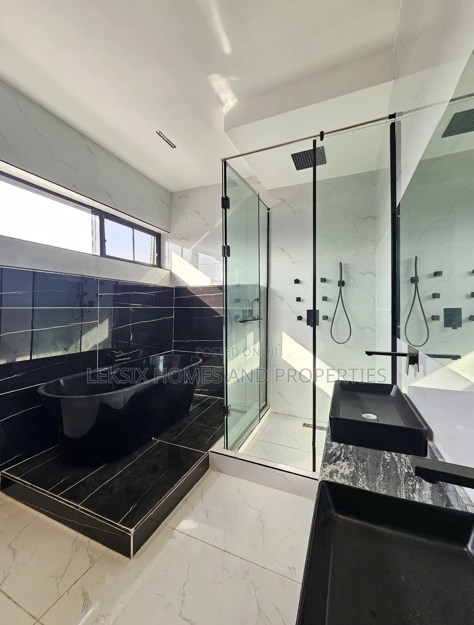 5bdrm Duplex in A Well Secured, Lekki Phase 1 for sale in Lekki Phase 1